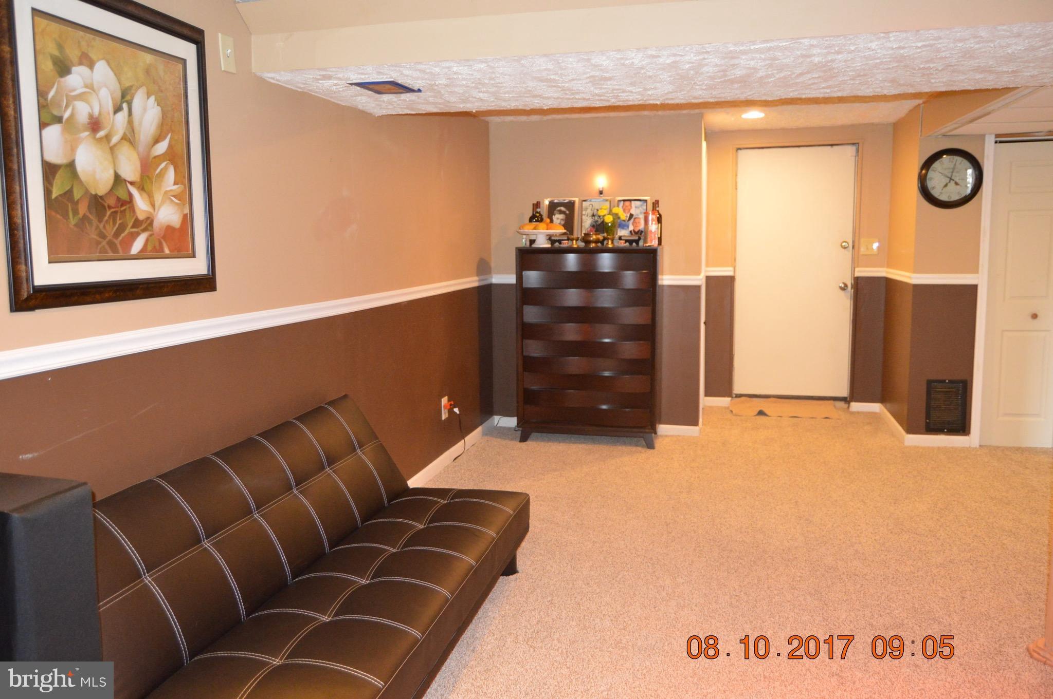 17 Rollwin Road Baltimore, MD 21244 - Photo 24 of 29 a livingroom with furniture and window