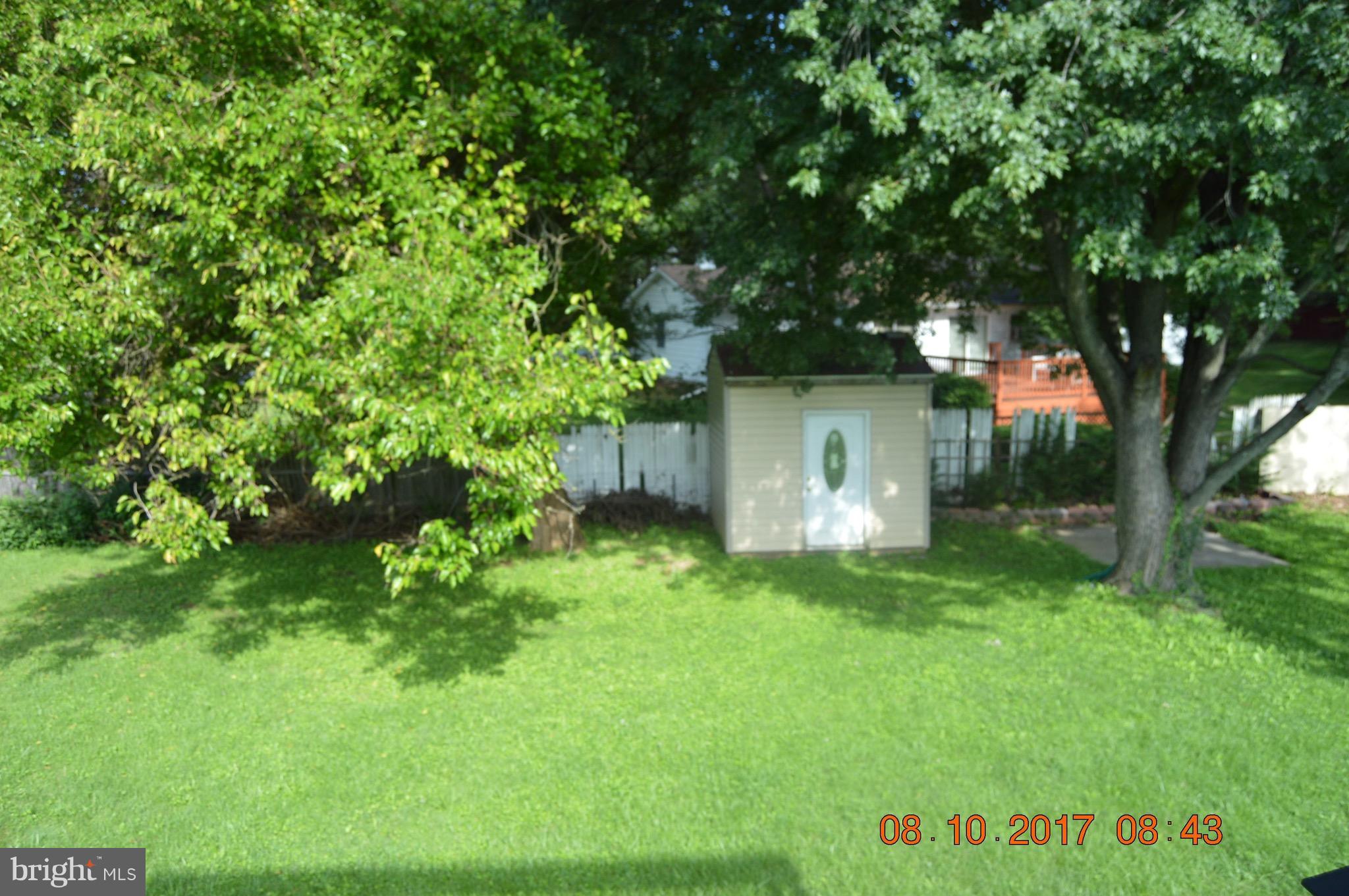 17 Rollwin Road Baltimore, MD 21244 - Photo 28 of 29 a backyard of a house with lots of green space