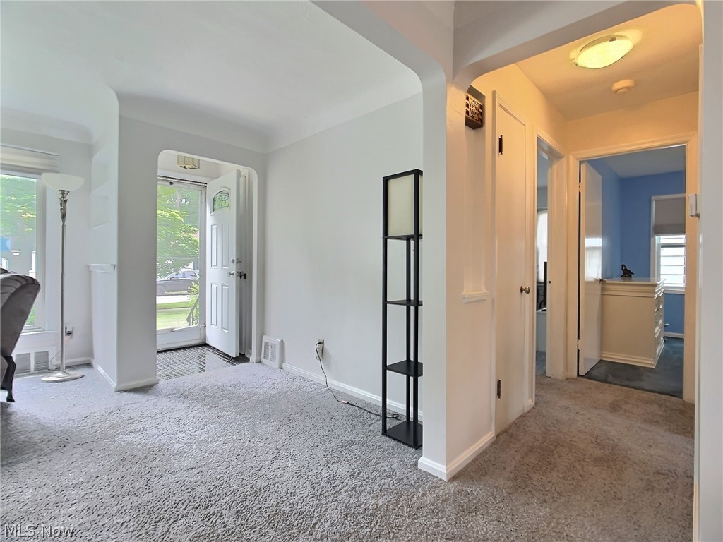 4857 Ridgebury Boulevard Cleveland, OH 44124 - Photo 4 of 17