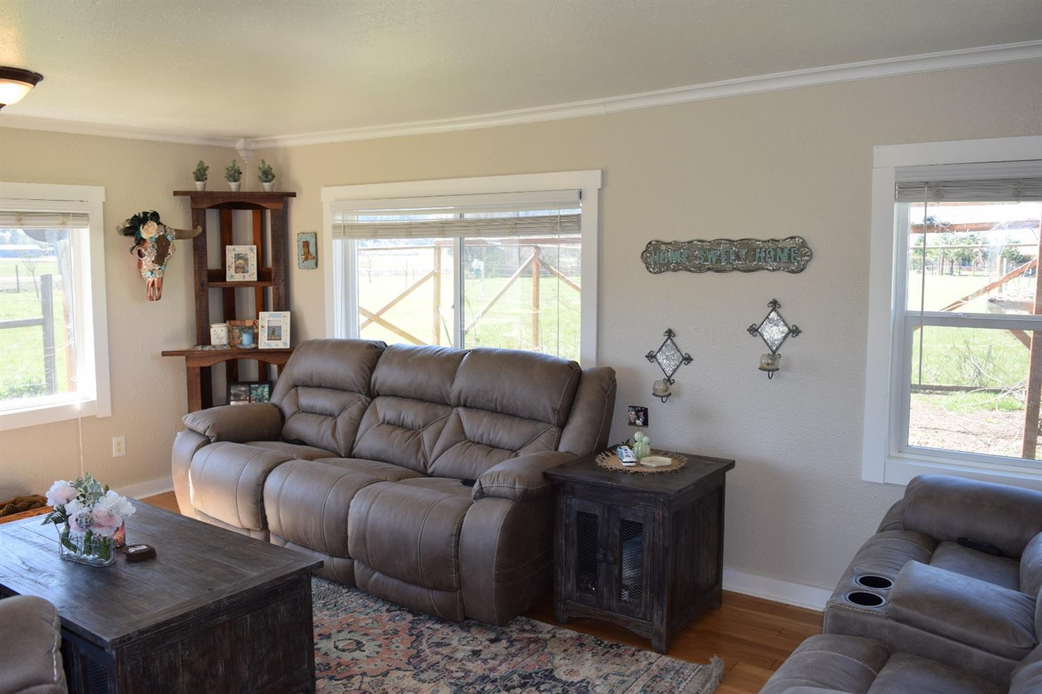 210 Red Road Sutherlin, OR 97479 - Photo 2 of 24 a living room with furniture and a window