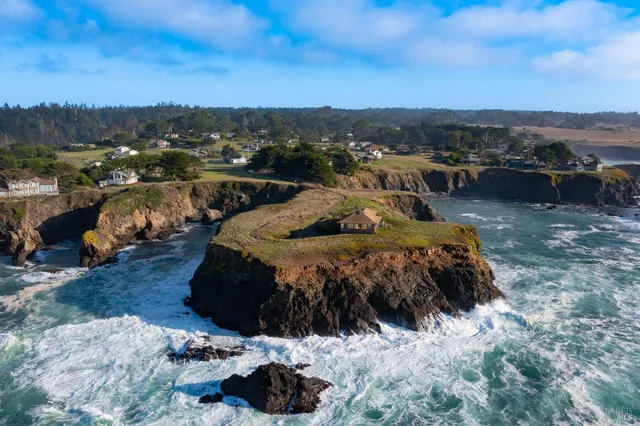 $2,750,000 | 45525 South Caspar Drive, Mendocino, CA 95460