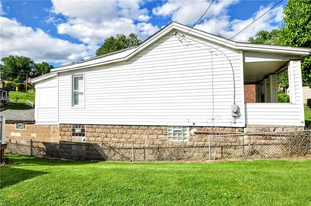a view of a house with a backyard