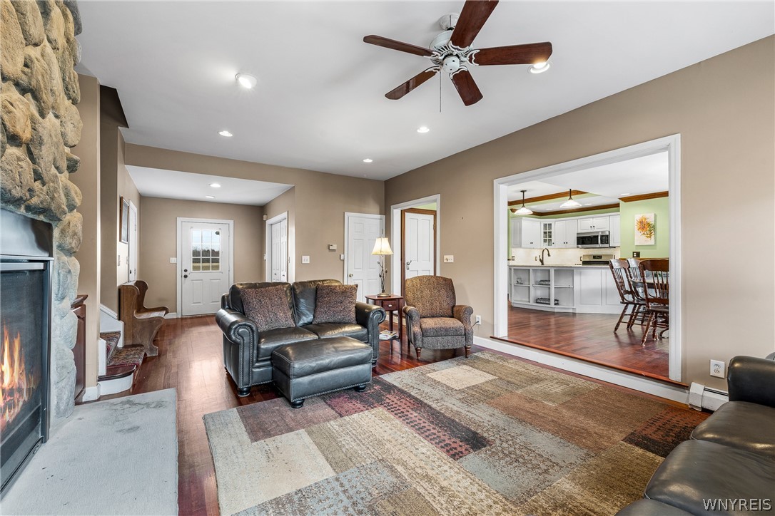 5910 Salt Road Clarence, NY 14031 - Photo 16 of 43 Family Room