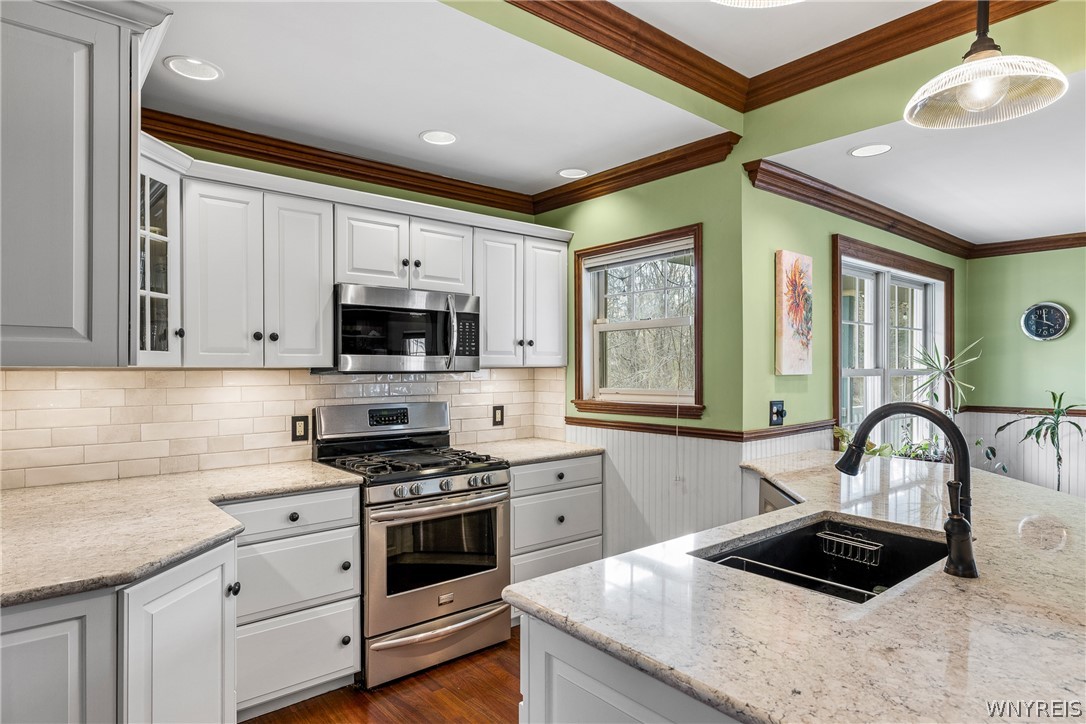 5910 Salt Road Clarence, NY 14031 - Photo 4 of 43 Recessed lighting thoughout