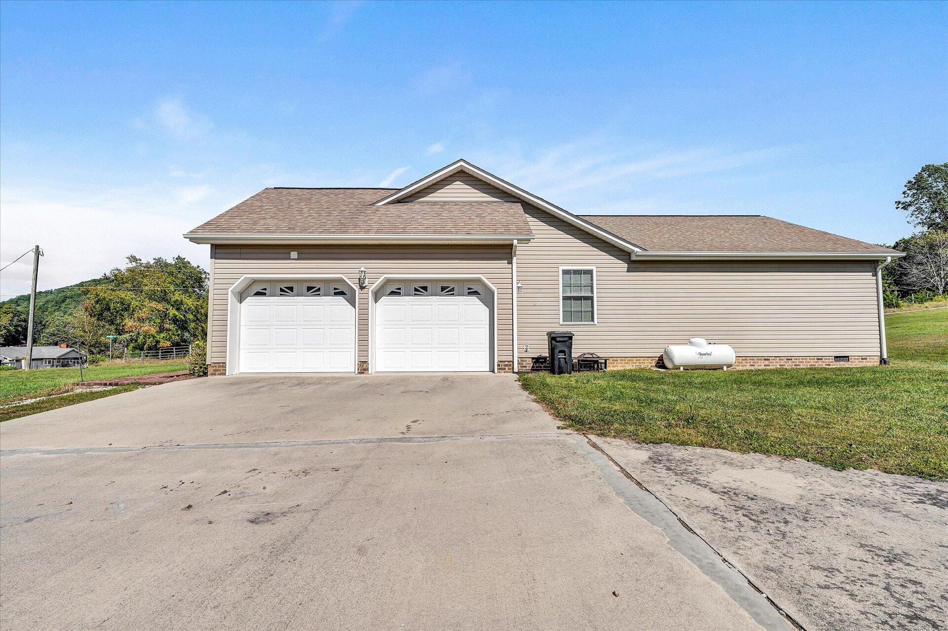 2114 Pico Road Buchanan, VA 24066 - Photo 2 of 44 02-DSC00565