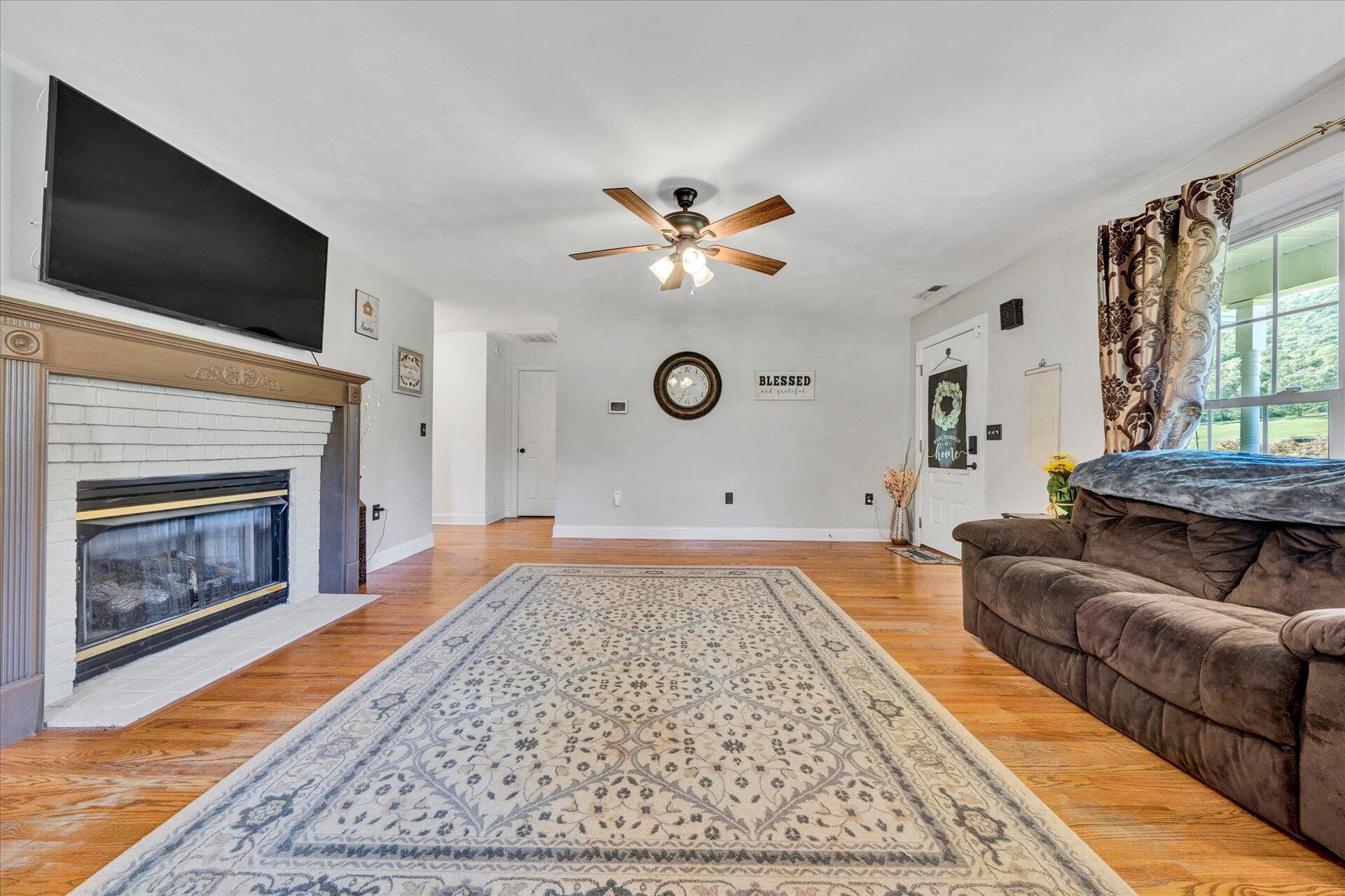 2114 Pico Road Buchanan, VA 24066 - Photo 5 of 44 04-DSC00466