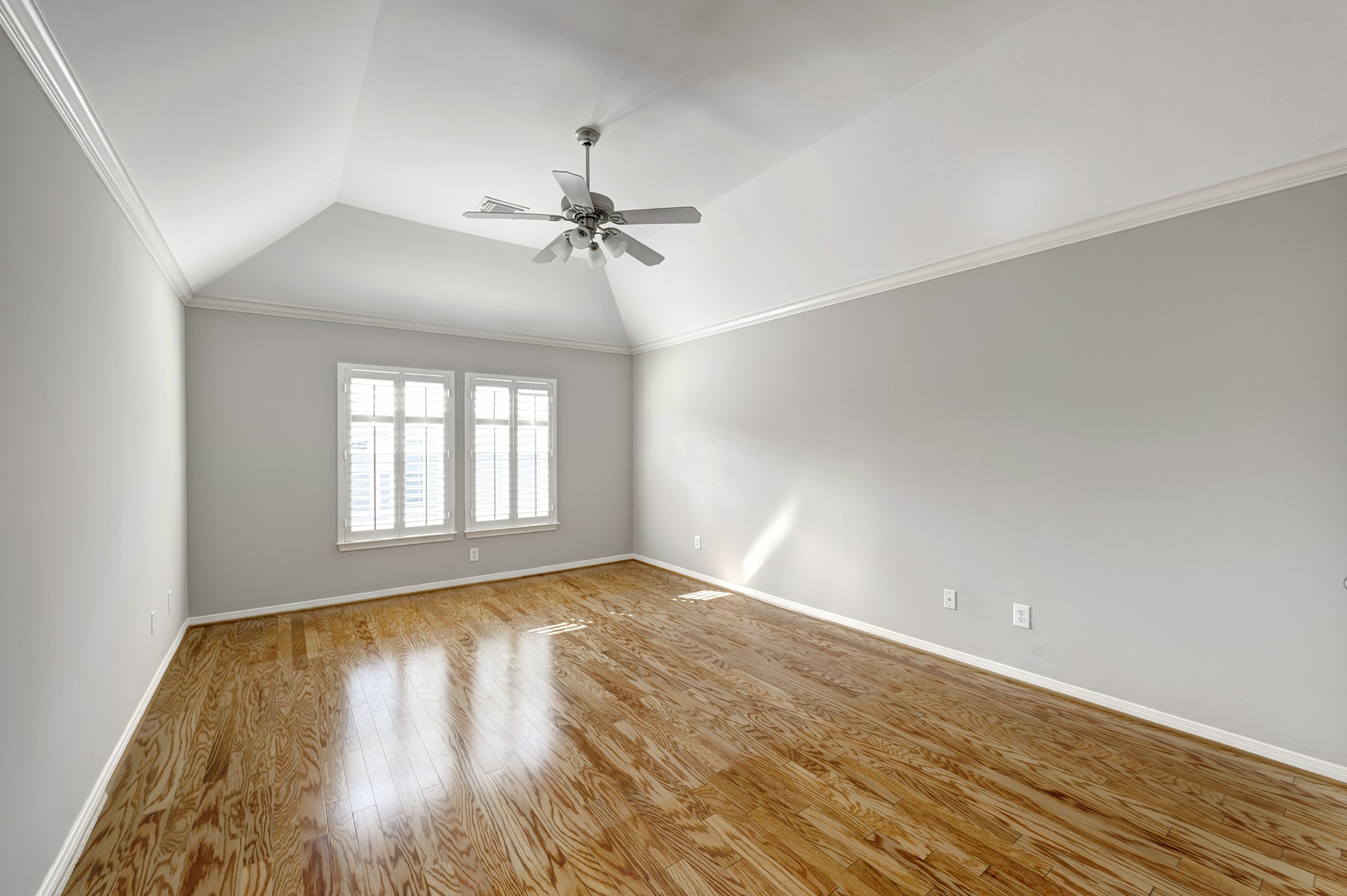 2915 West Dallas Street Houston, TX 77019 - Photo 12 of 17 a view of empty room with wooden floor and fan