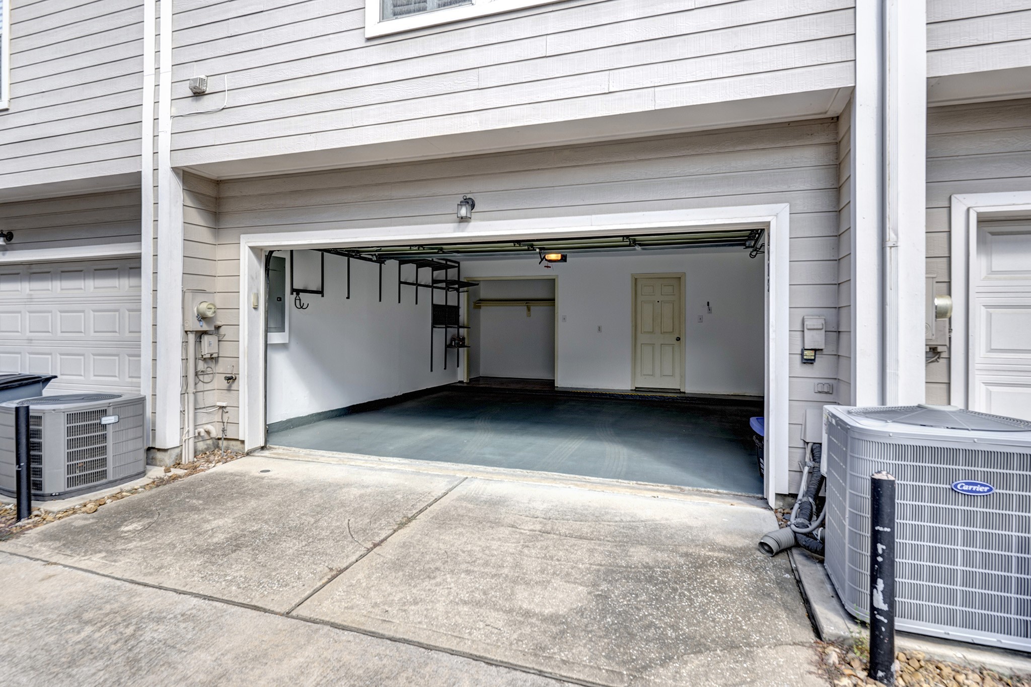 2915 West Dallas Street Houston, TX 77019 - Photo 17 of 17 a view of a car garage of the building