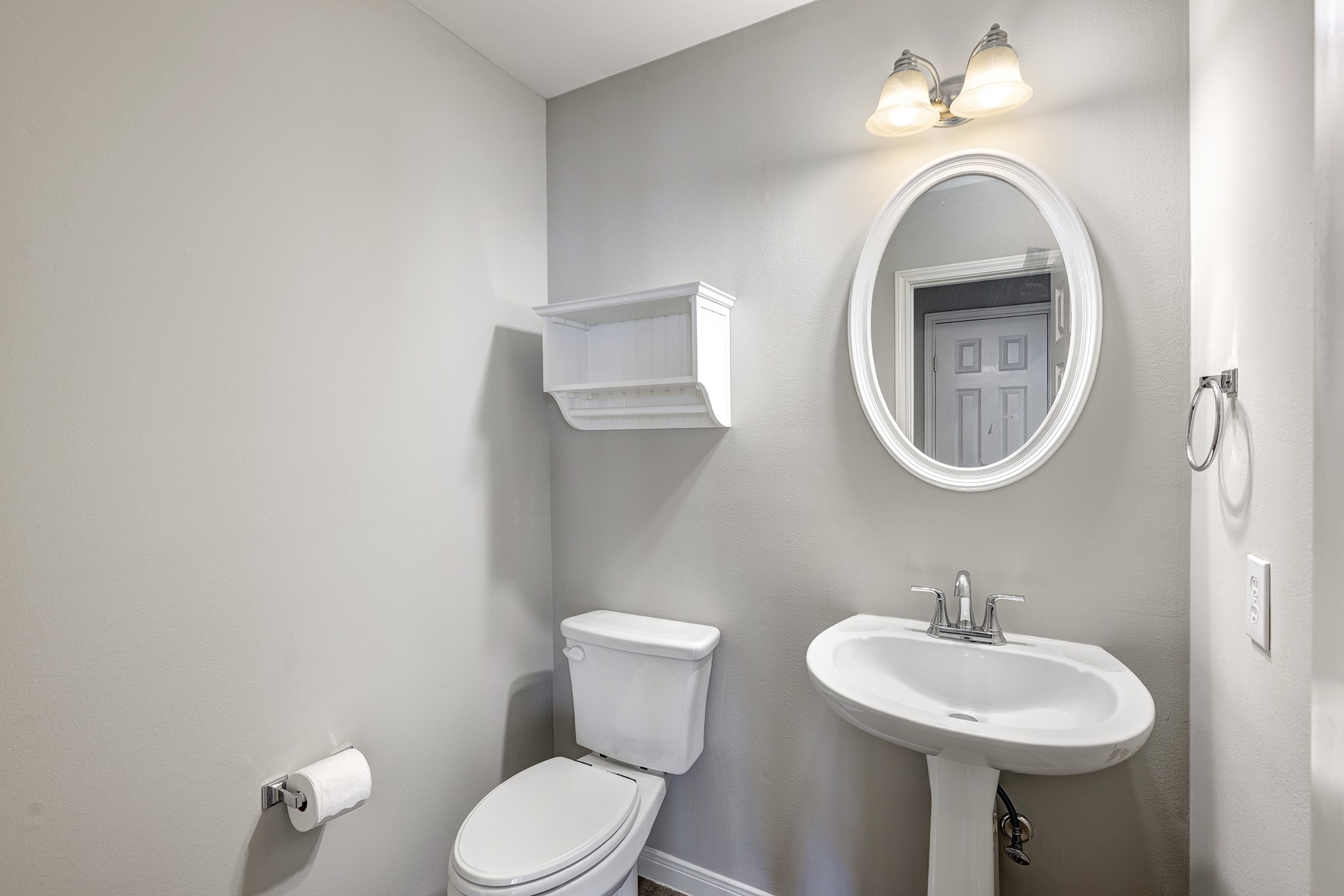 2915 West Dallas Street Houston, TX 77019 - Photo 10 of 17 a bathroom with a toilet sink and mirror