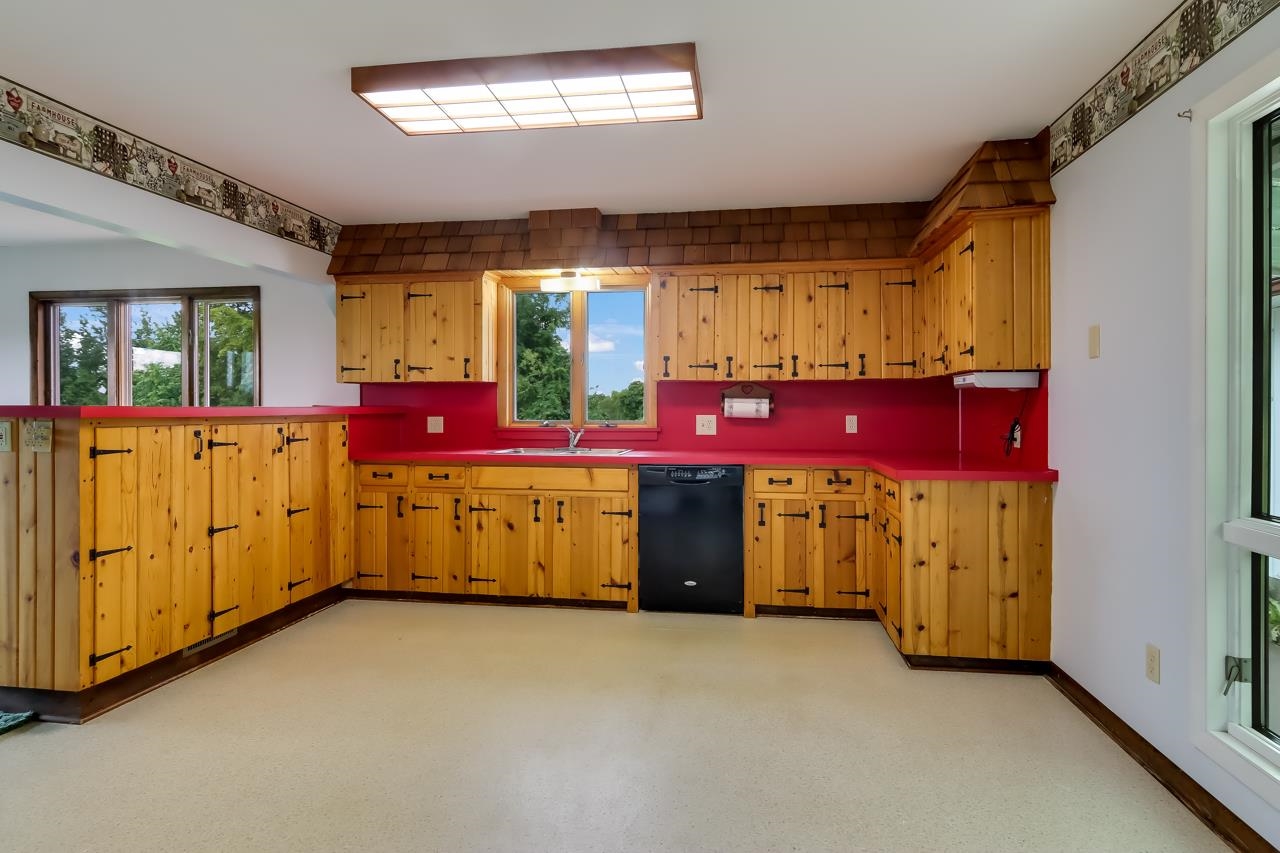 750 North Dumas Road Suttons Bay, MI 49682 - Photo 15 of 63
