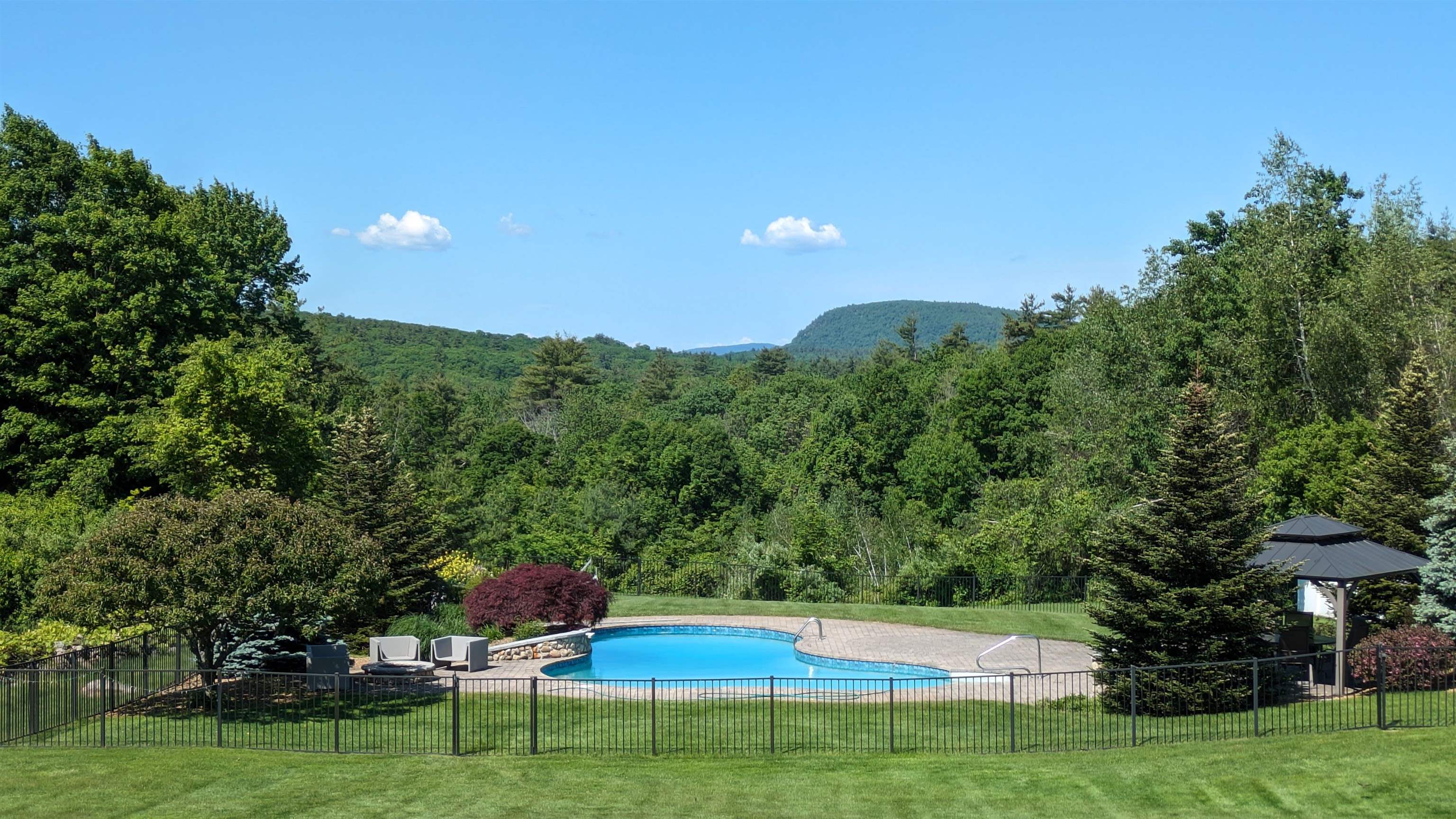 144 Pulpit Road Bedford, NH 03110 - Photo 3 of 52
