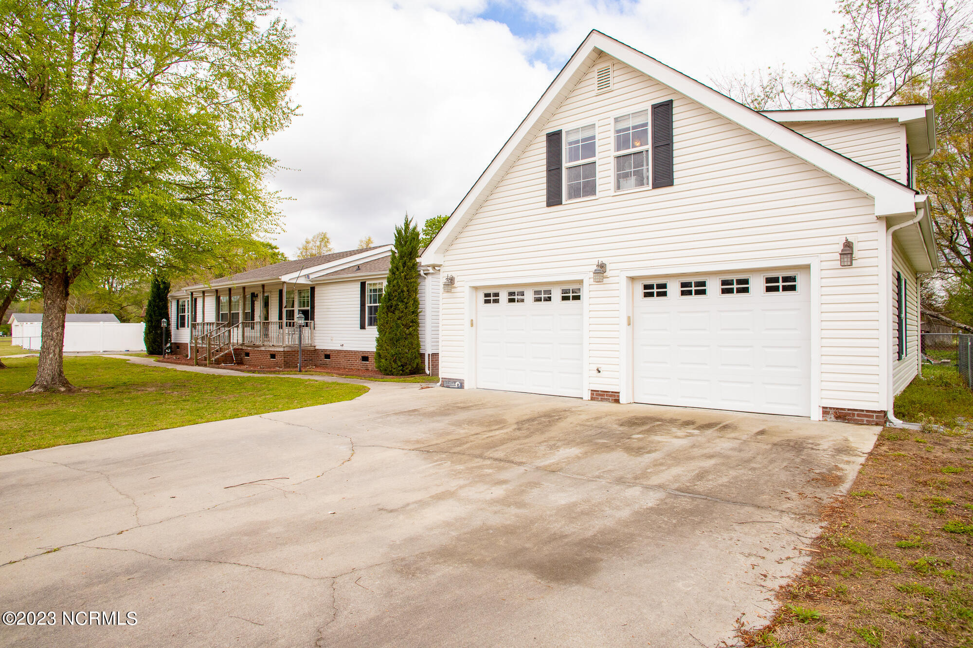 1824 Becton Farm Road Kinston, NC 28501 - Photo 1 of 38 Front