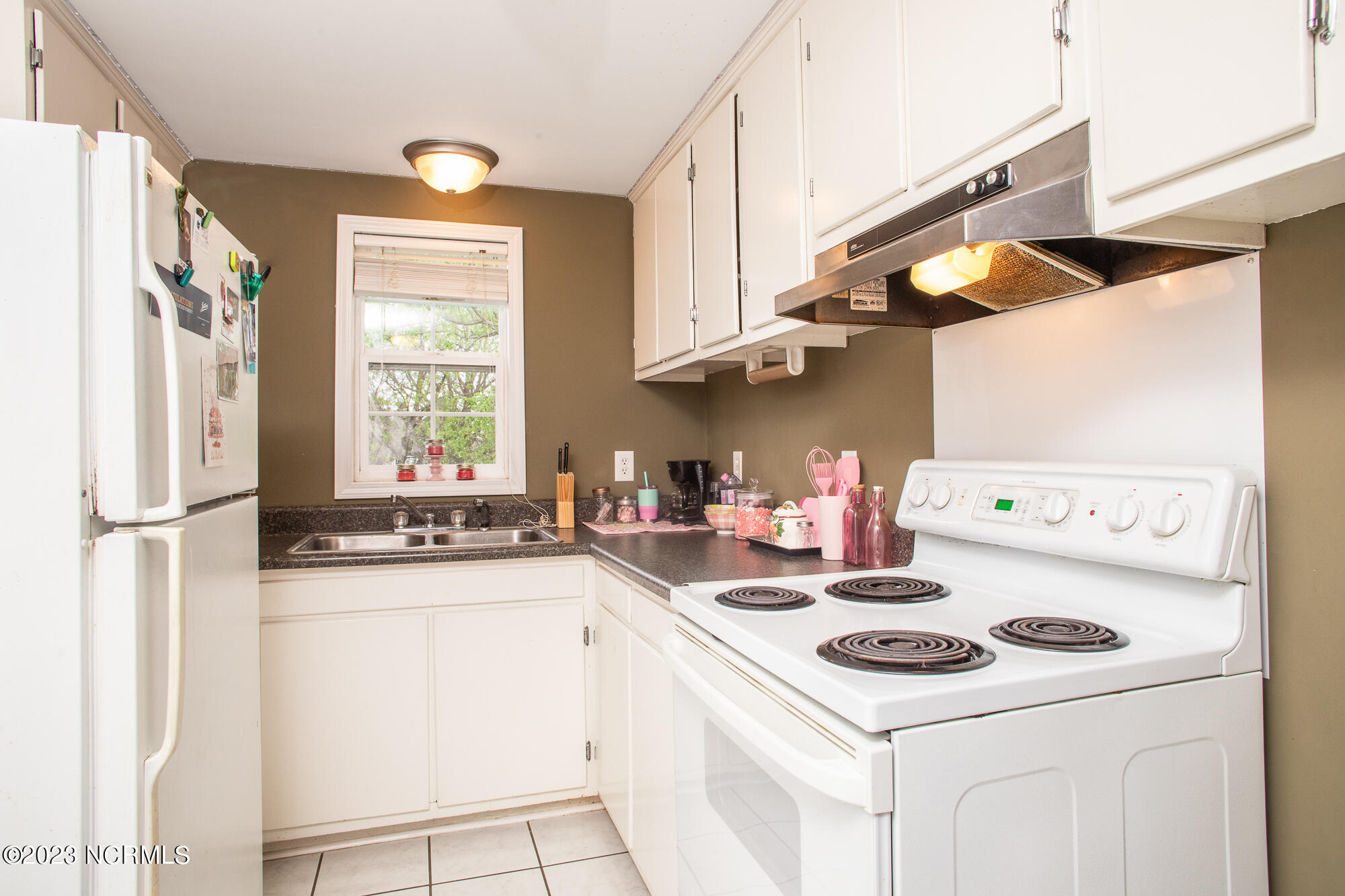 1824 Becton Farm Road Kinston, NC 28501 - Photo 21 of 38 Apartment - Kitchen