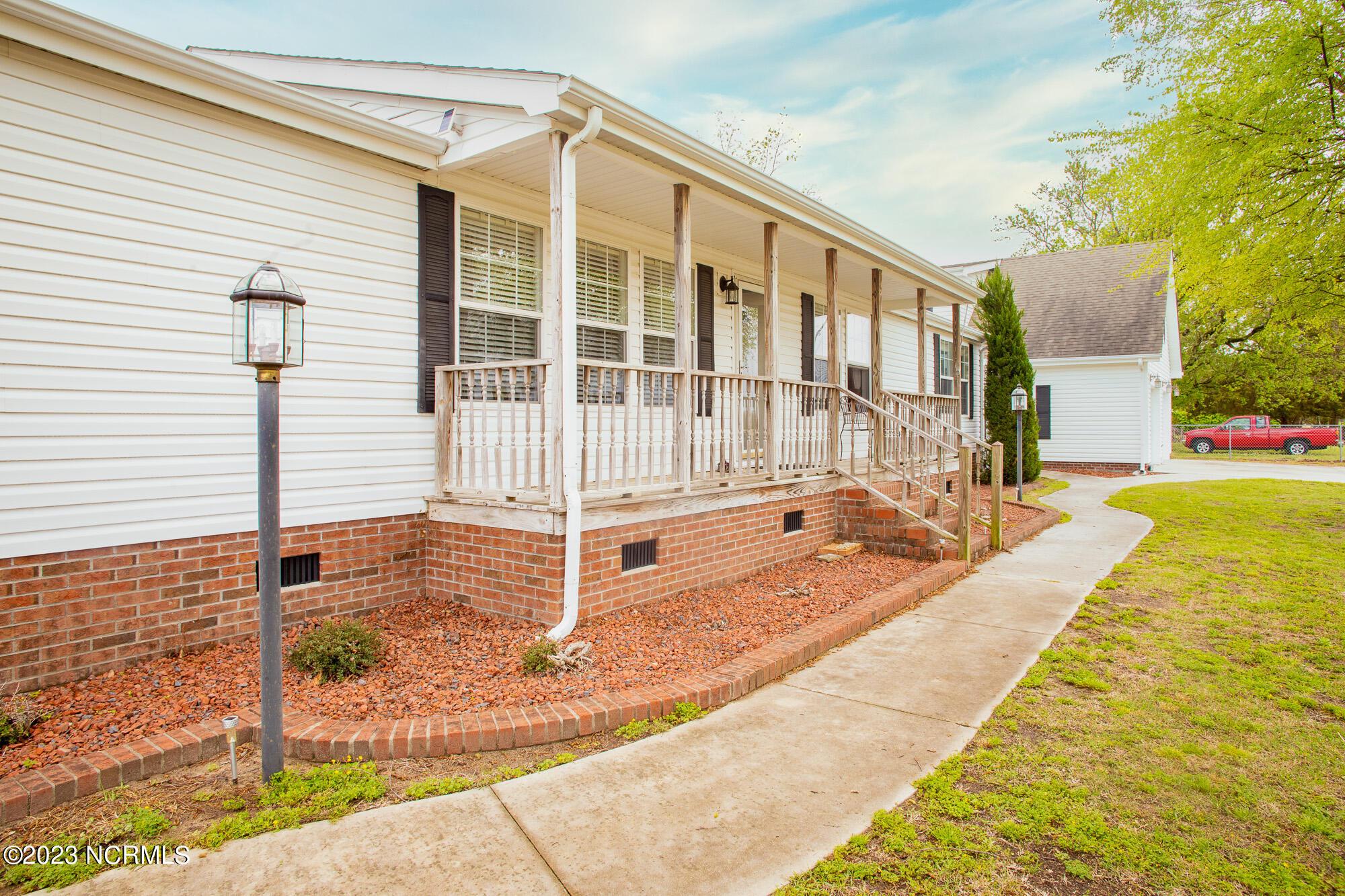 1824 Becton Farm Road Kinston, NC 28501 - Photo 6 of 38 Front