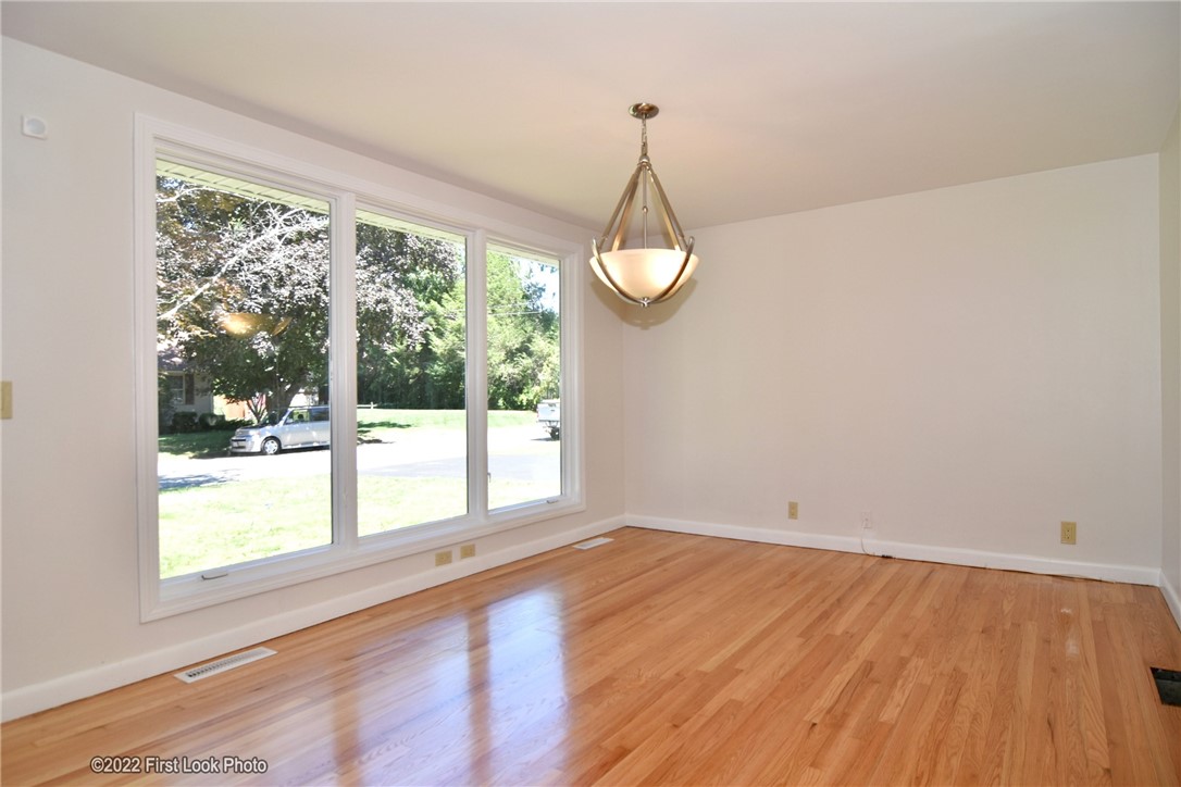 8 Gould Road Cranston, RI 02921 - Photo 6 of 30 Gallery Image 6