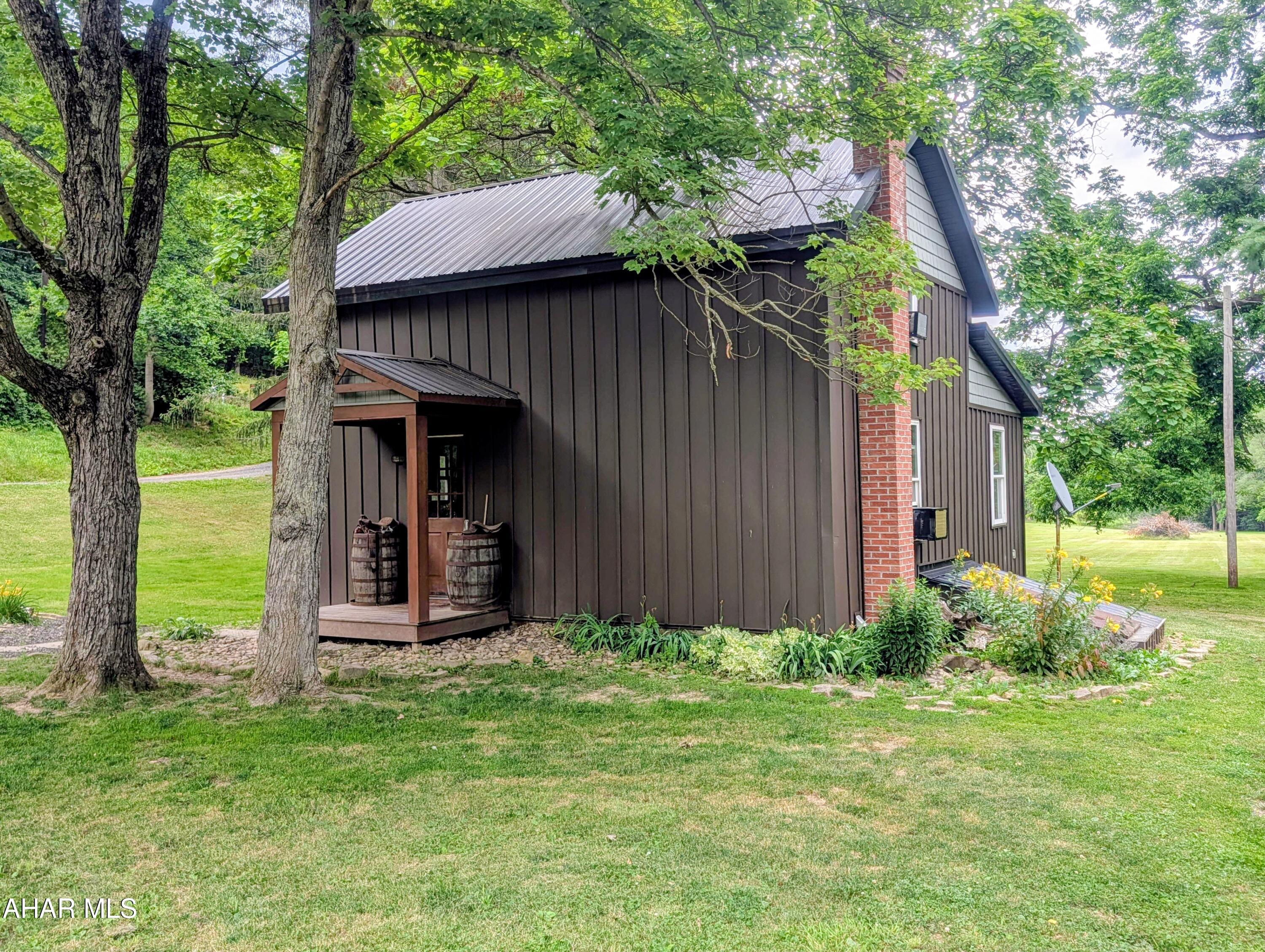 587 Point Road Bedford, PA 15522 - Photo 6 of 92