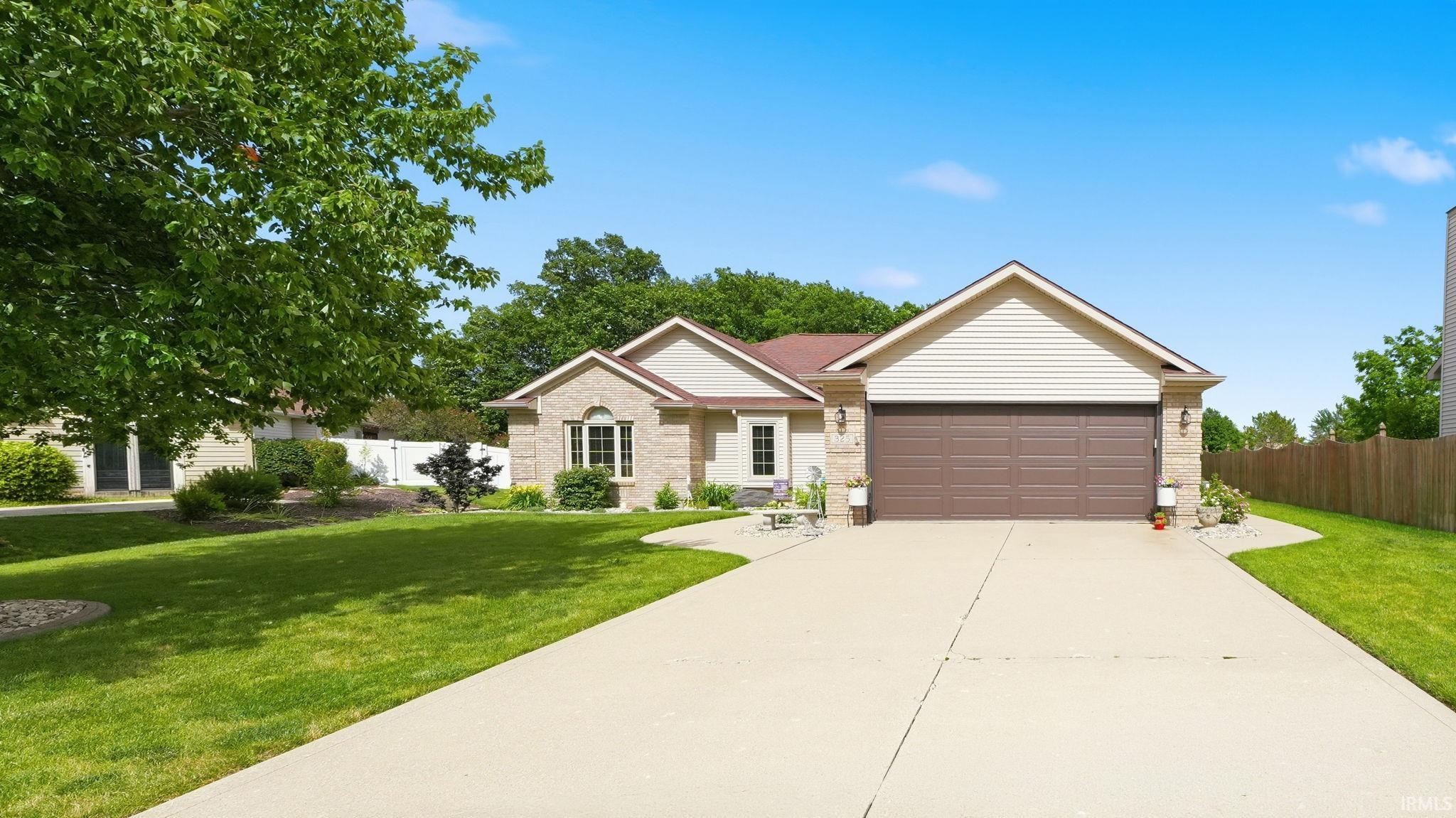 325 Ridge Hill Place Fort Wayne, IN 46804 - Photo 2 of 32