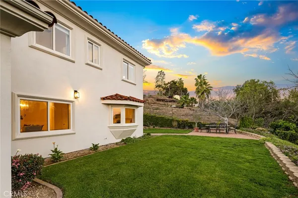 a view of a house with a backyard