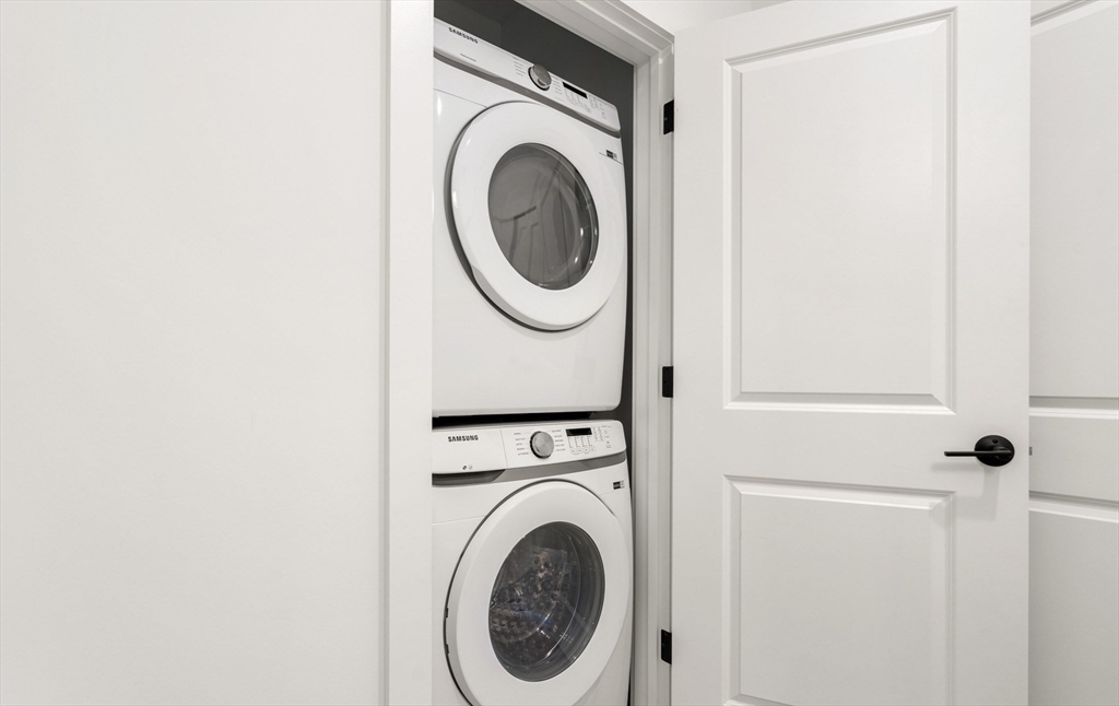 600 Broadway, Unit 203 Chelsea, MA 02150 - Photo 10 of 28 a utility room with dryer and washer