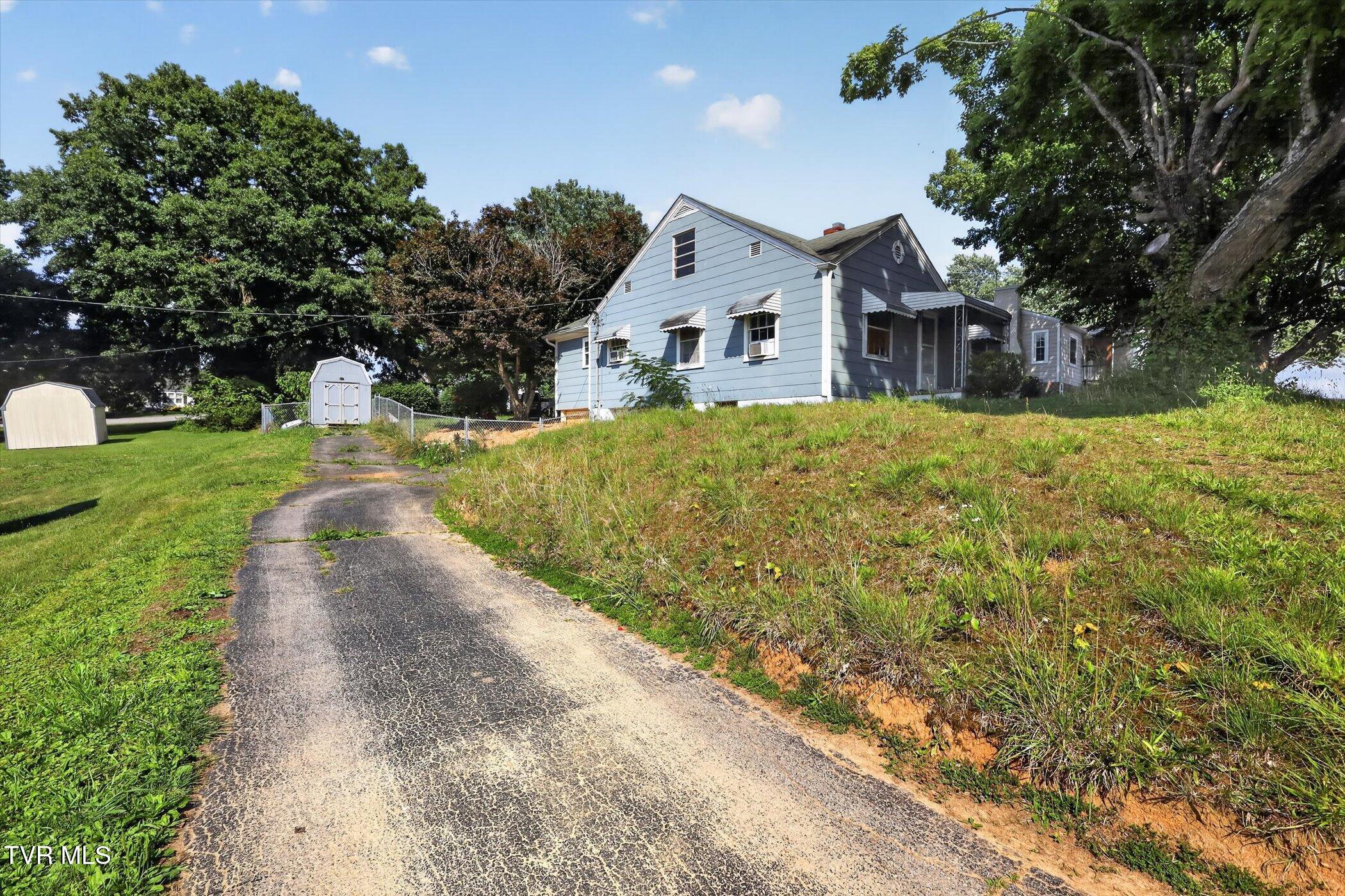 113 Ell Street Greeneville, TN 37743 - Photo 5 of 35 02-113-Ell-St-WindowStill-Photography