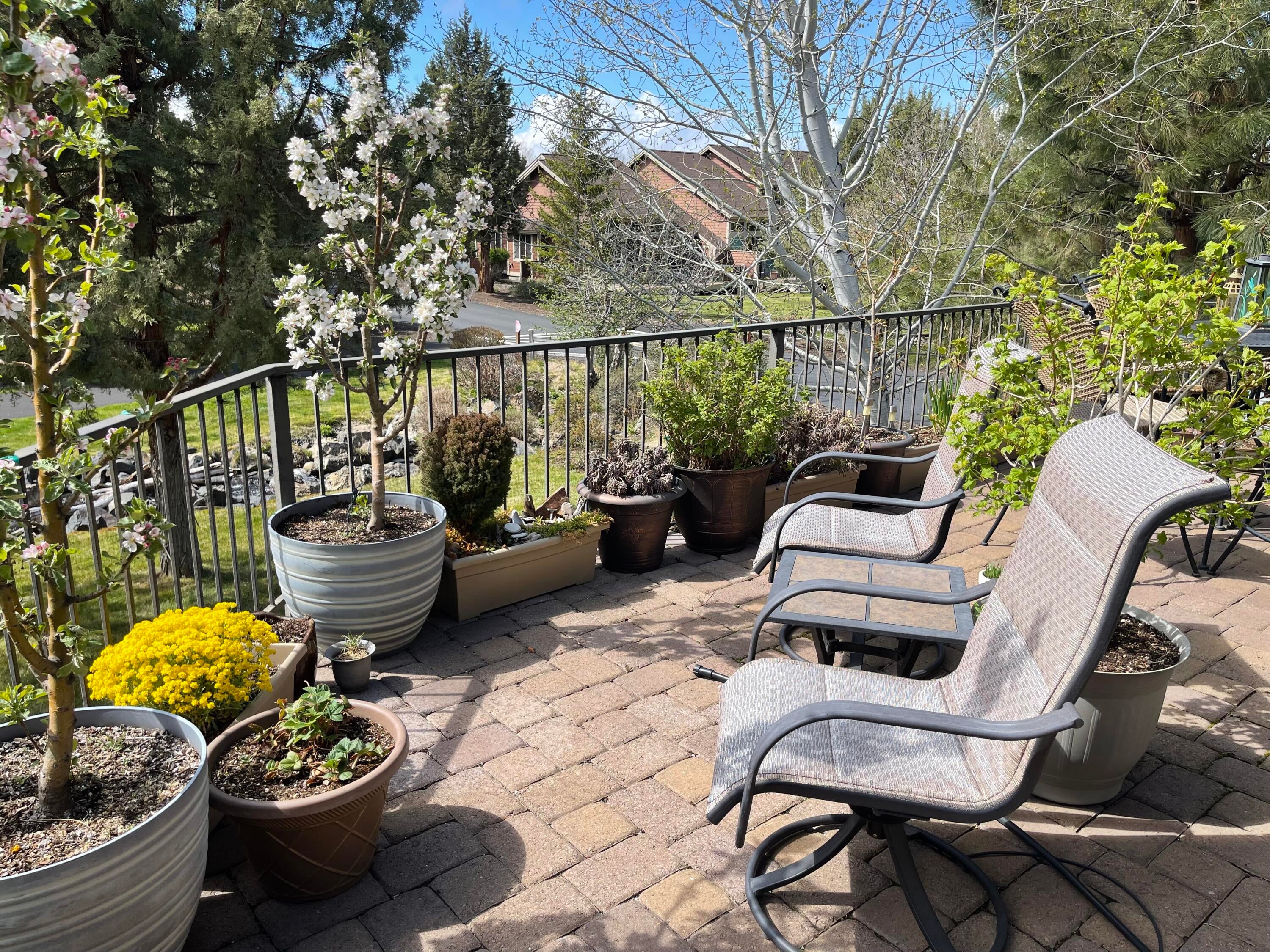 1286 Highland View Loop Redmond, OR 97756 - Photo 35 of 36 Deck Chairs2