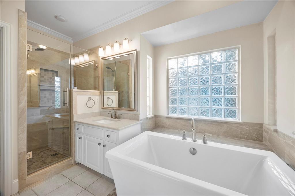 5411 Ranger Drive Rockwall, TX 75032 - Photo 14 of 25 a bathroom with a bathtub and a sink