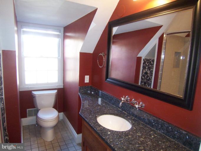 442 Range Road Towson, MD 21204 - Photo 16 of 22 Sun-Filled Upper Level Bath
