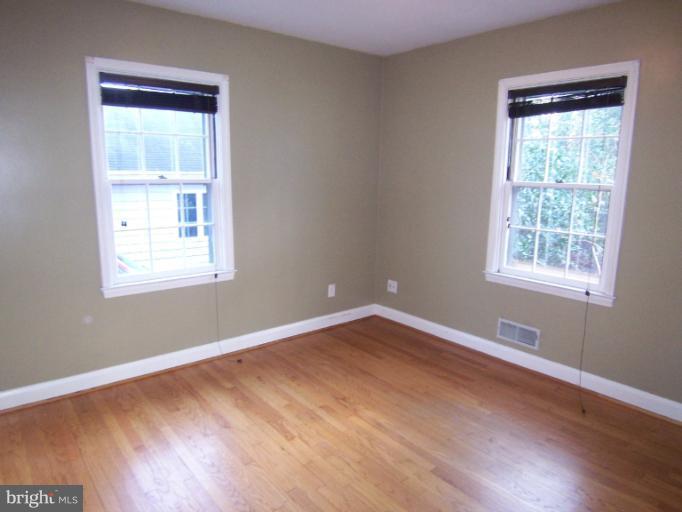 442 Range Road Towson, MD 21204 - Photo 17 of 22 2nd Bedroom on Main Level