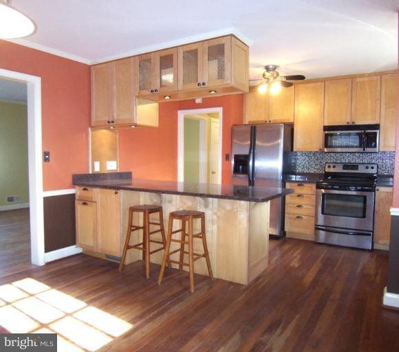 442 Range Road Towson, MD 21204 - Photo 8 of 22 Updated Kitchen w/ Maple Cabinets