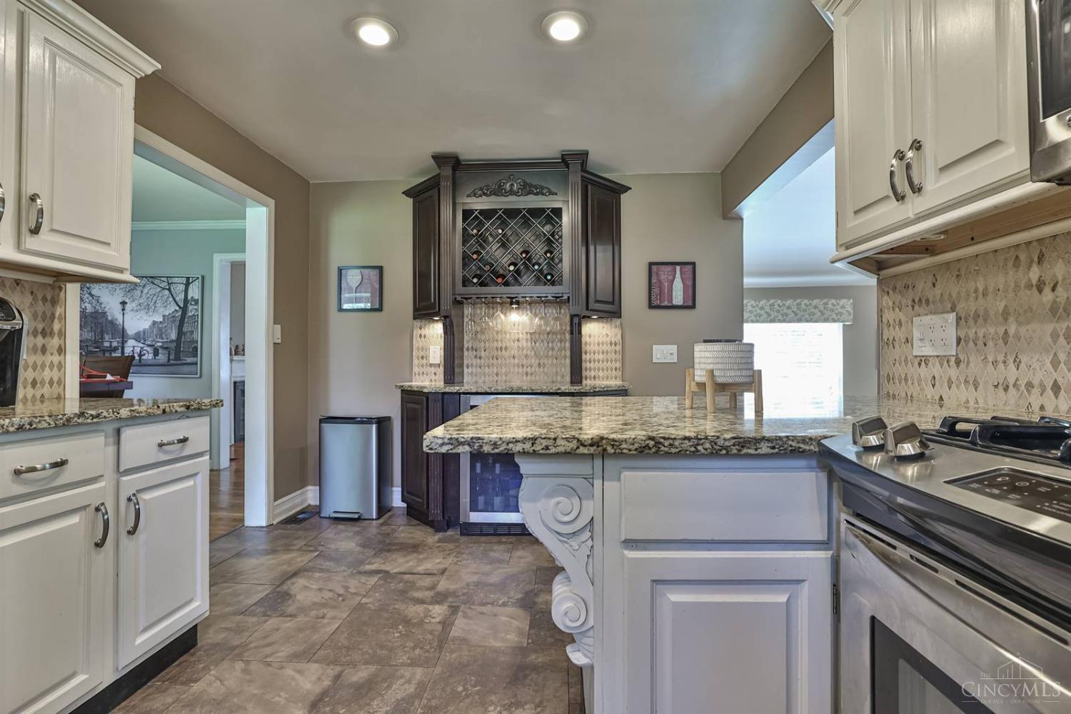 682 Compton Road Cincinnati, OH 45231 - Photo 16 of 49