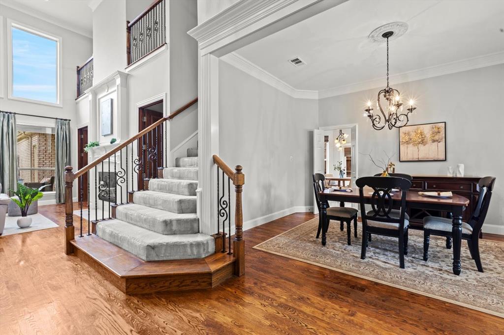 a view of a livingroom and dining room