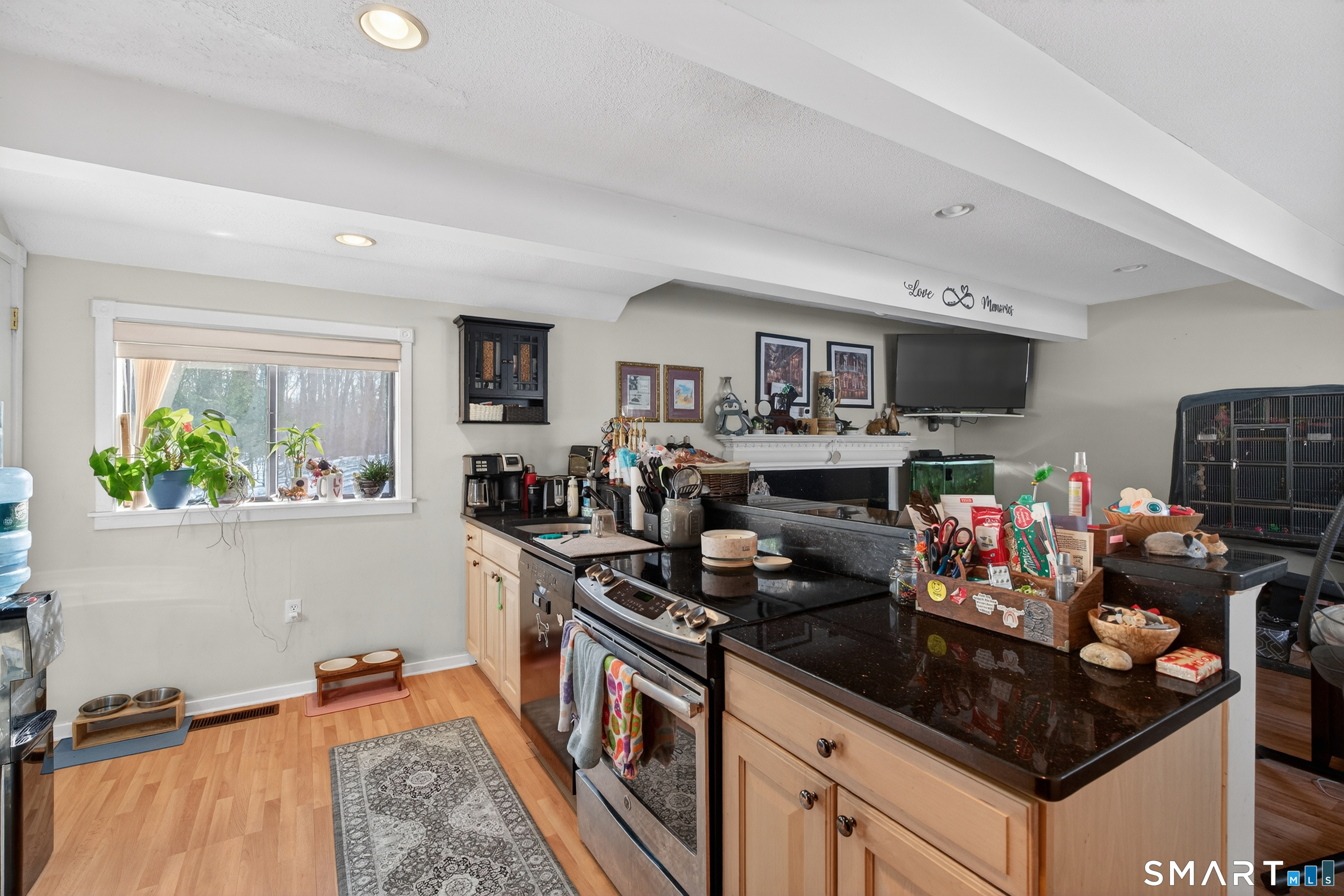 9 Upper Commons, Unit 9 Woodbury, CT 06798 - Photo 17 of 38 a kitchen filled with a stove and a refrigerator