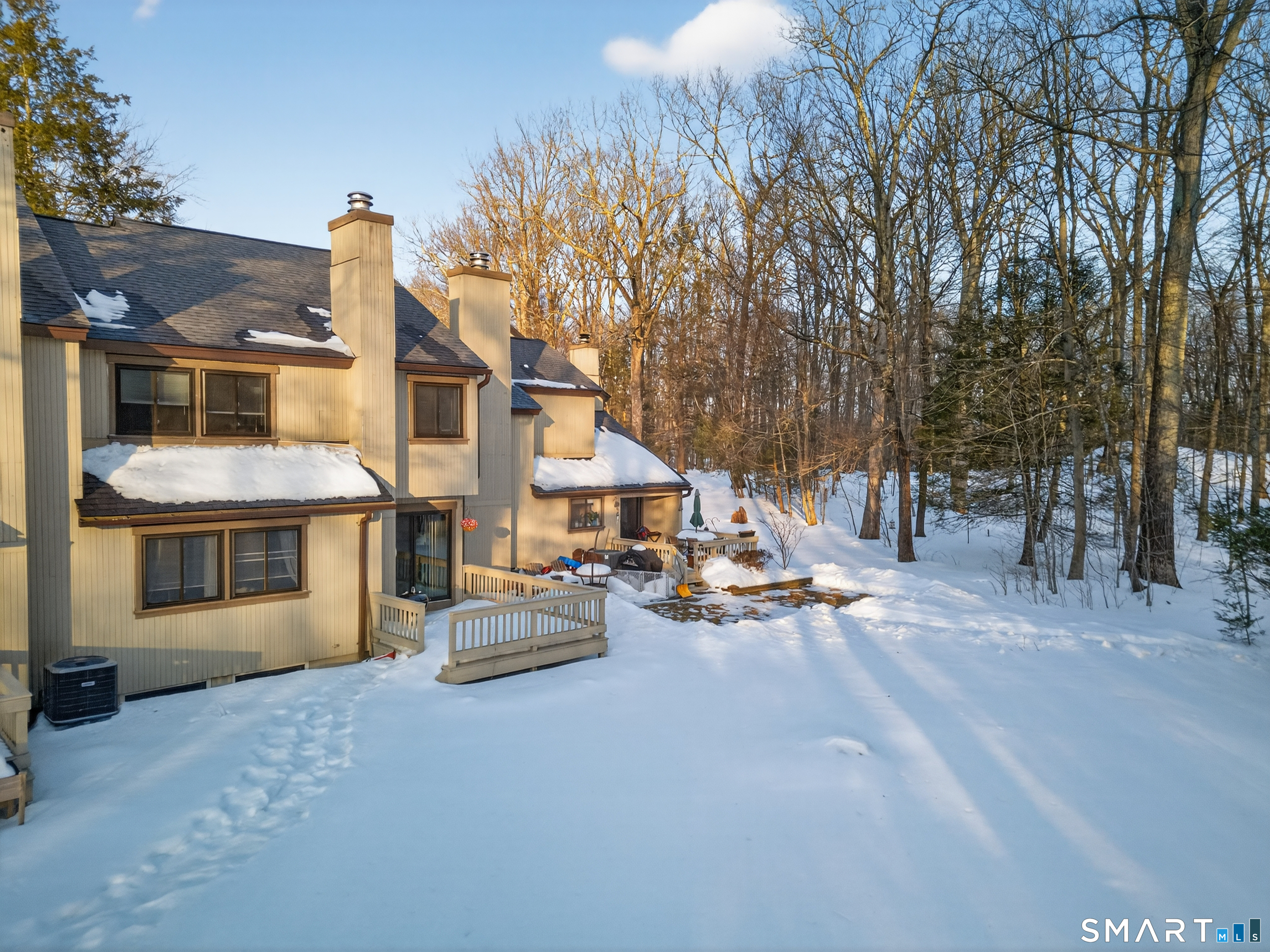 9 Upper Commons, Unit 9 Woodbury, CT 06798 - Photo 29 of 38 a view of a street with houses
