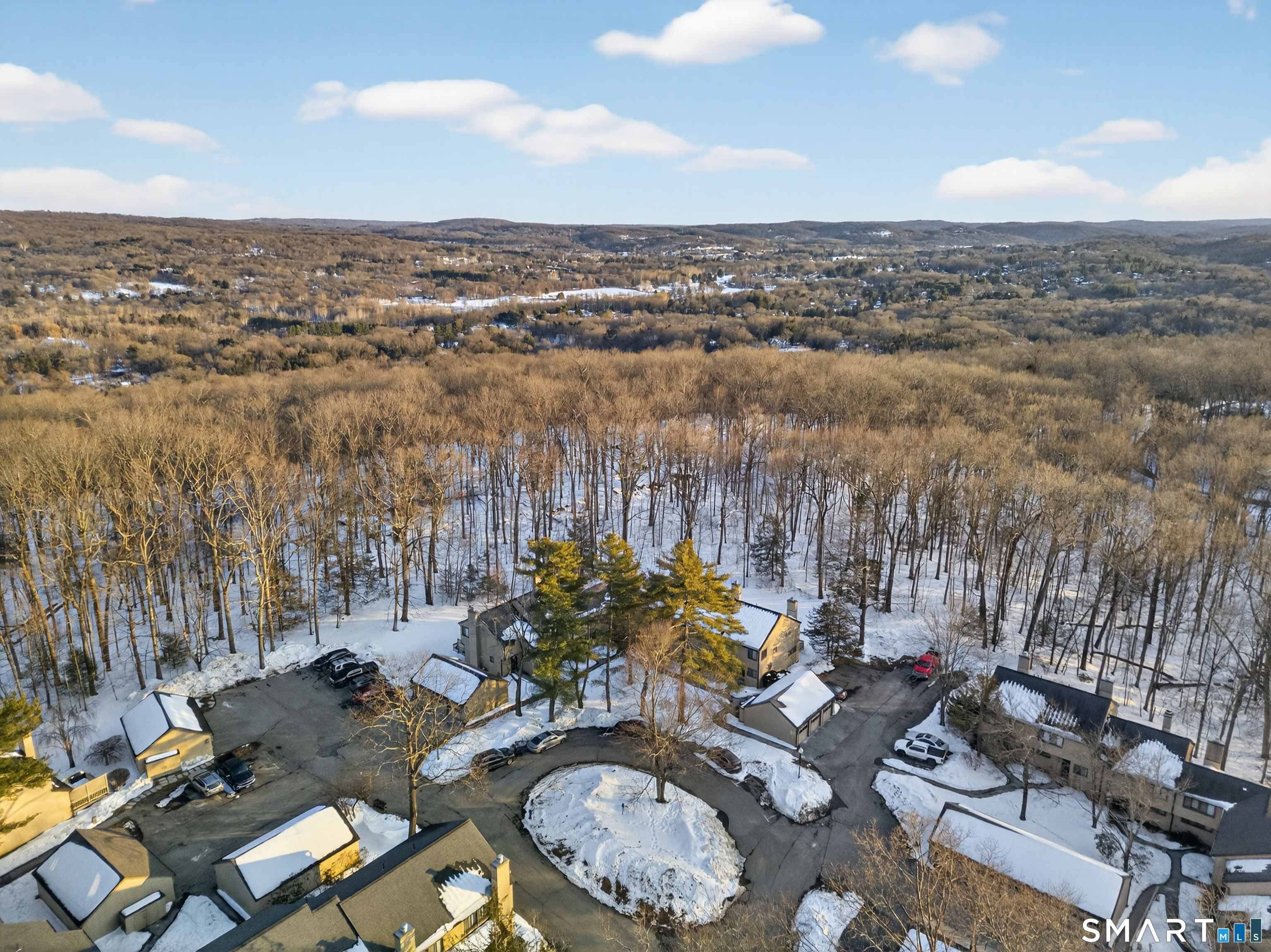 9 Upper Commons, Unit 9 Woodbury, CT 06798 - Photo 6 of 38 a view of a terrace with furniture