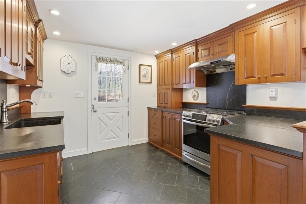 65 Walpole Street Dover, MA 02030 - Photo 11 of 41
