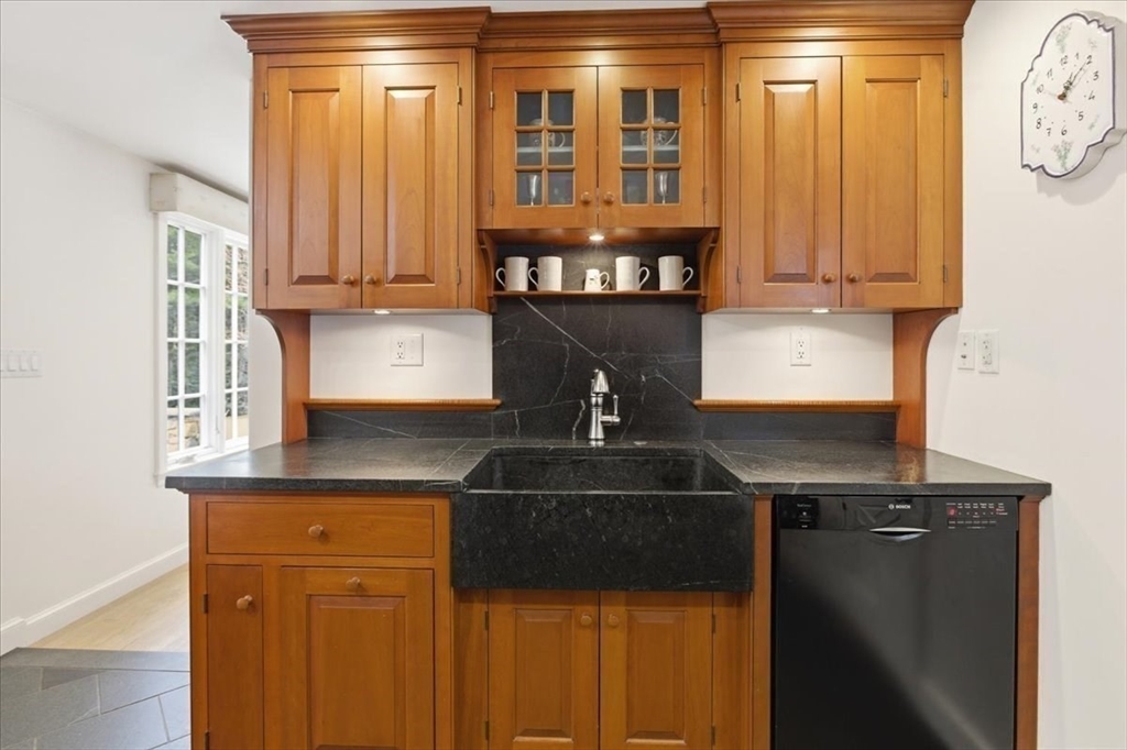 65 Walpole Street Dover, MA 02030 - Photo 12 of 41