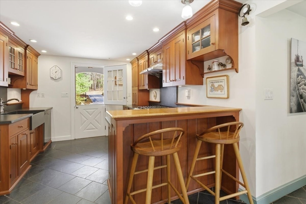 65 Walpole Street Dover, MA 02030 - Photo 17 of 41