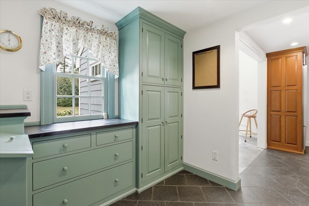 65 Walpole Street Dover, MA 02030 - Photo 18 of 41
