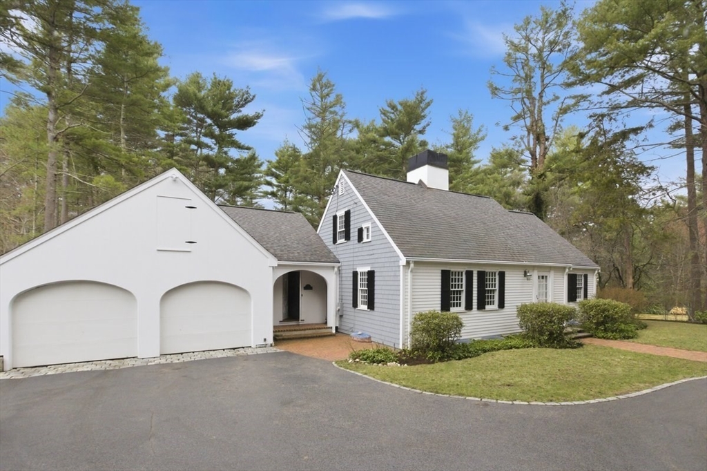 65 Walpole Street Dover, MA 02030 - Photo 3 of 41