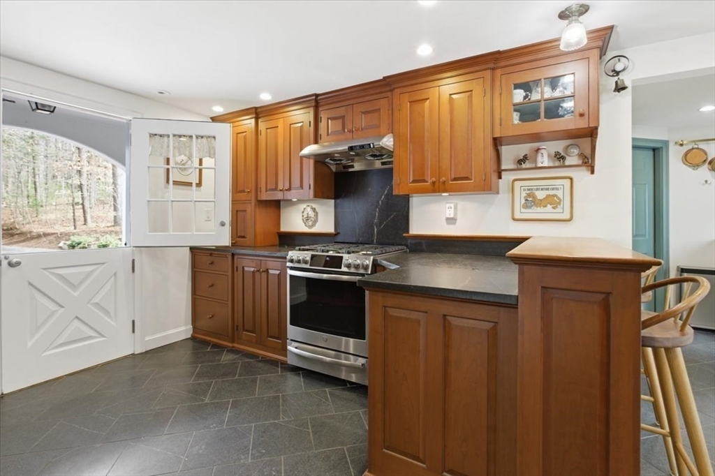65 Walpole Street Dover, MA 02030 - Photo 10 of 41