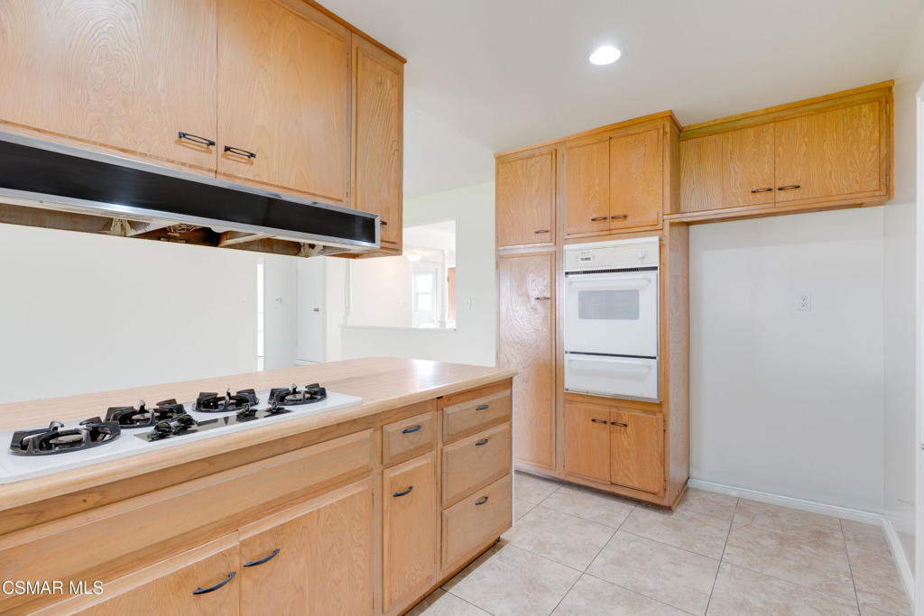 1638 Olympic Street Simi Valley, CA 93063 - Photo 9 of 36