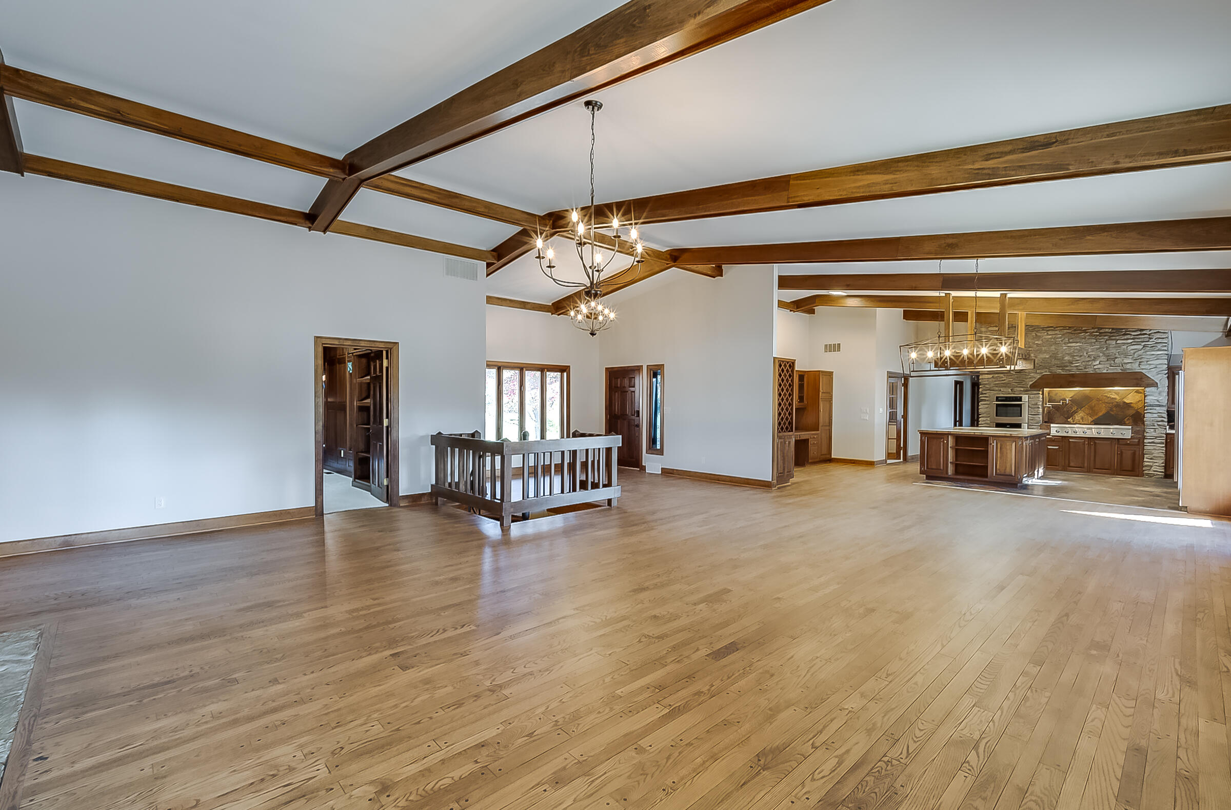 5376 Stewart Road Lexington, KY 40516 - Photo 15 of 98 Great Room / Casual Dining Area