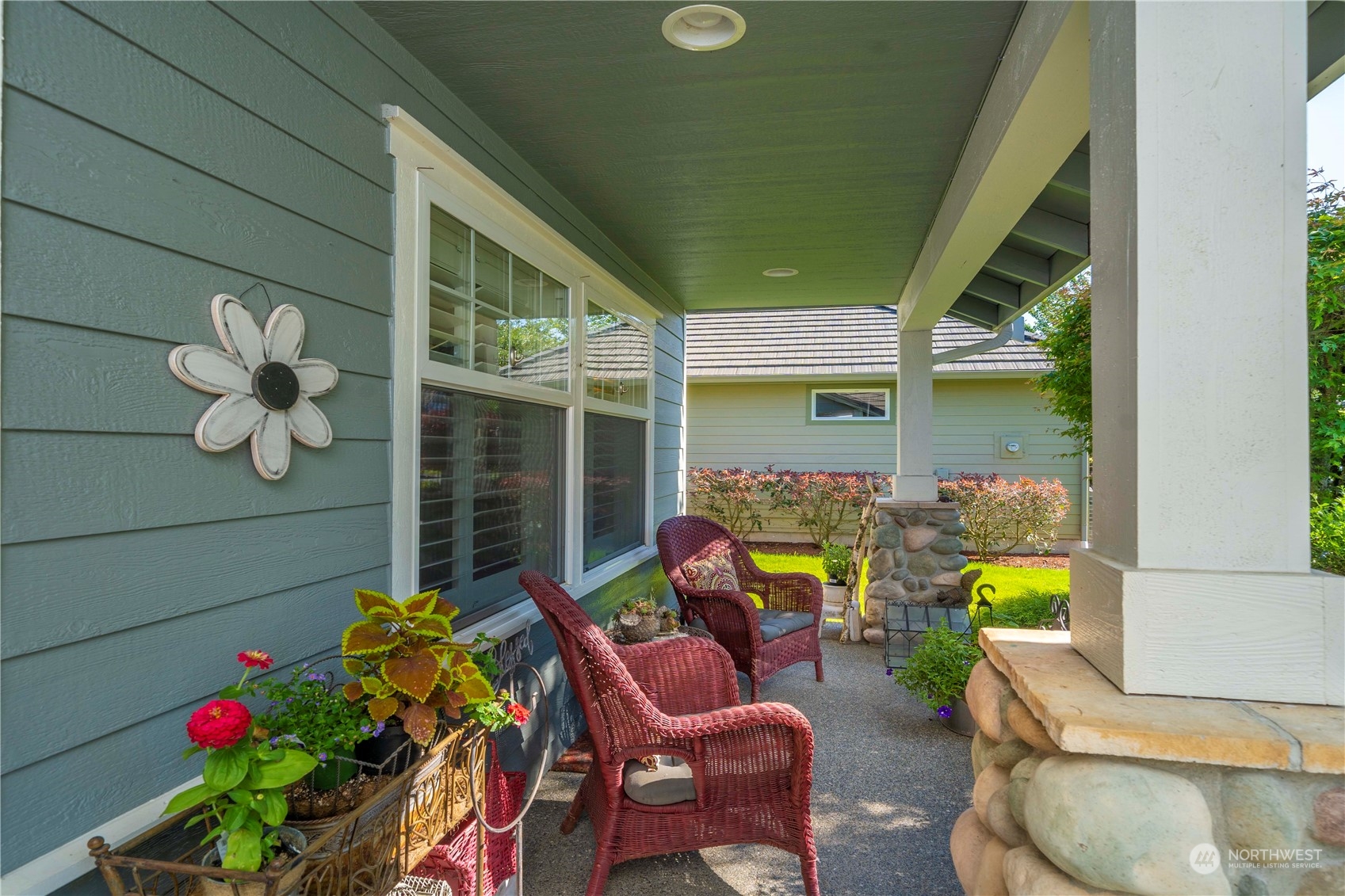 17811 87th Avenue East Puyallup, WA 98375 - Photo 4 of 37 a outdoor living space with furniture and garden view