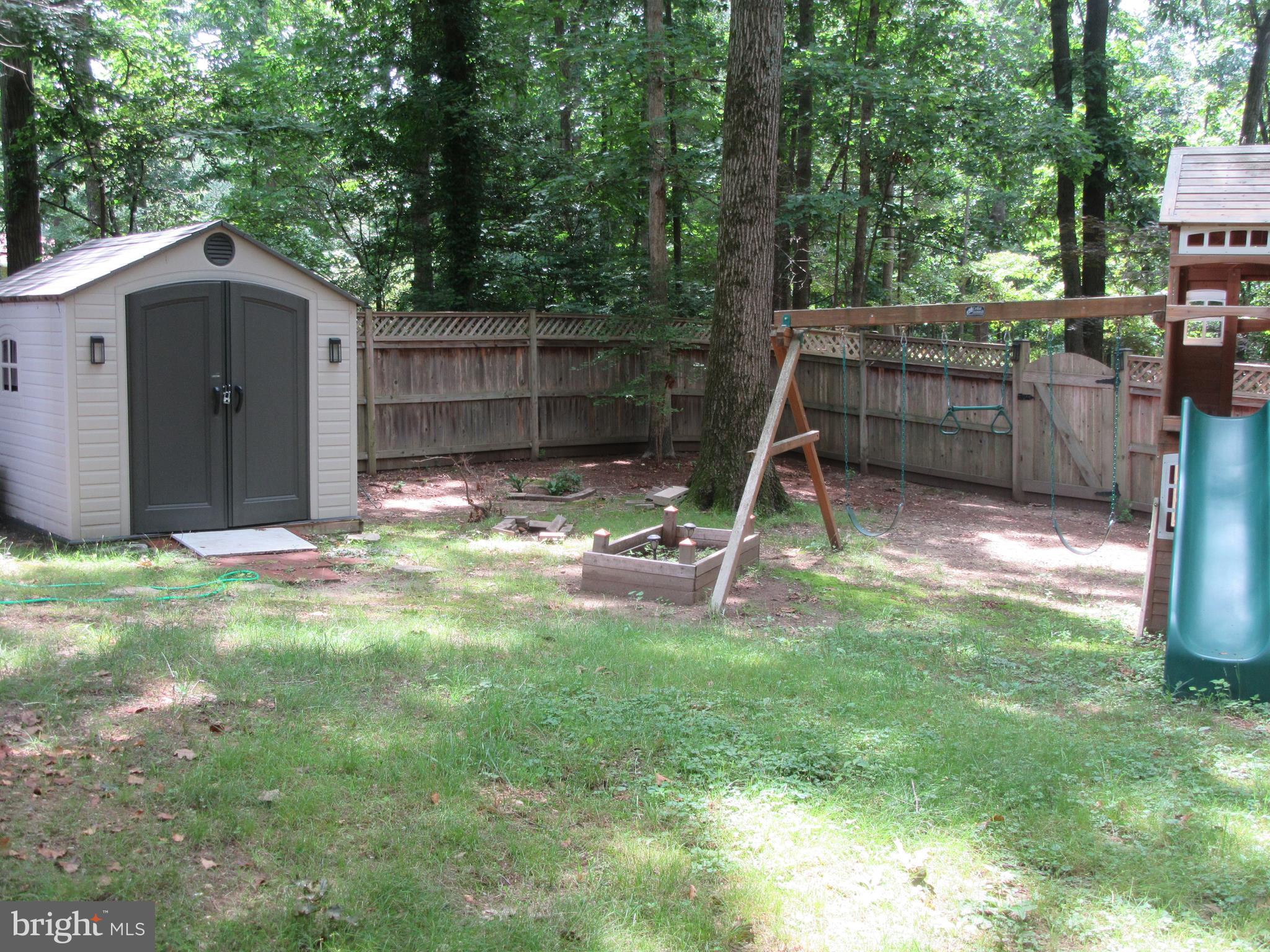 3903 Harrison Road Beltsville, MD 20705 - Photo 50 of 55 Back corner, but lot goes beyond fence