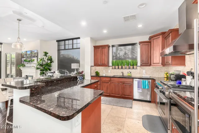 $9,000 | 8 Biltmore Estate, Unit 114, Phoenix, AZ 85016