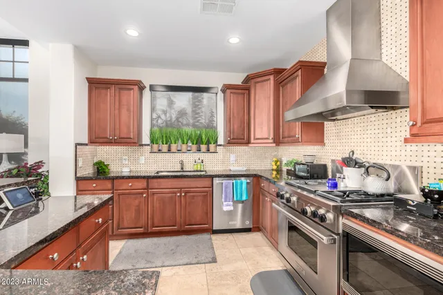 $9,000 | 8 Biltmore Estate, Unit 114, Phoenix, AZ 85016