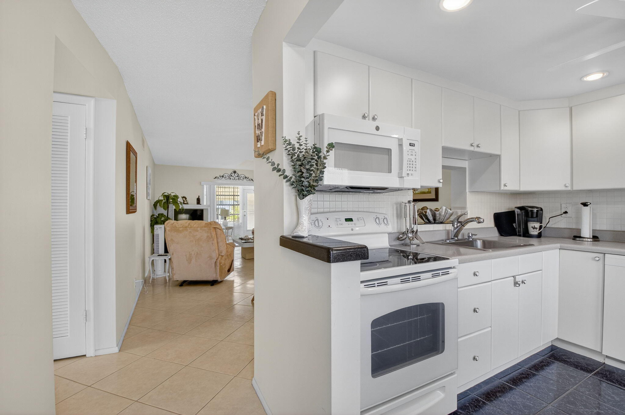 2152 Northeast 1st Way, Unit 101 Boynton Beach, FL 33435 - Photo 3 of 31 Village Royale 4