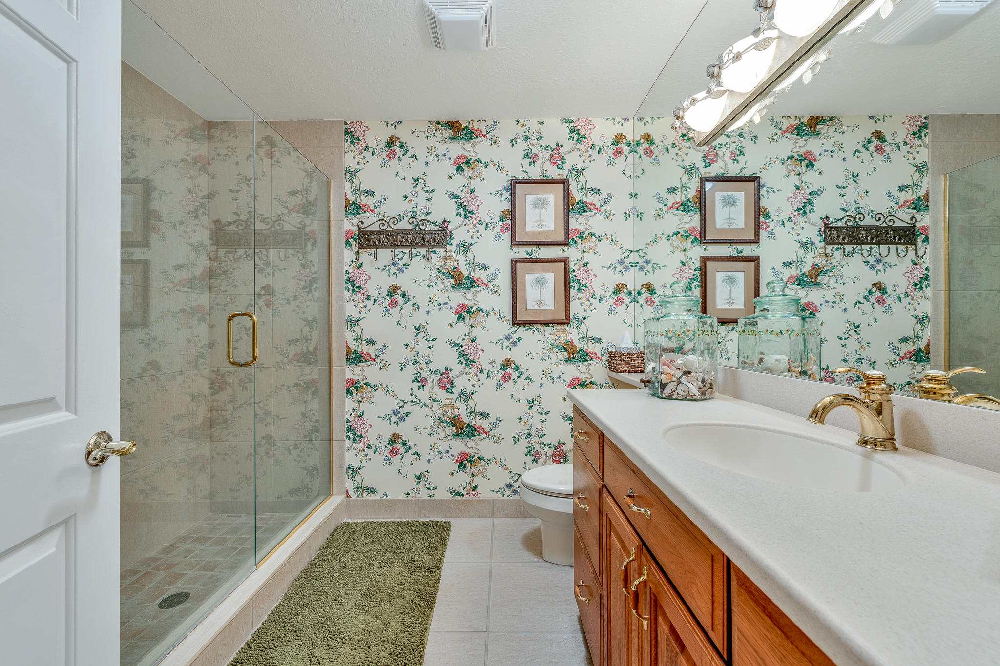 323 Ridge Road Jupiter, FL 33477 - Photo 20 of 44 Guest Bath