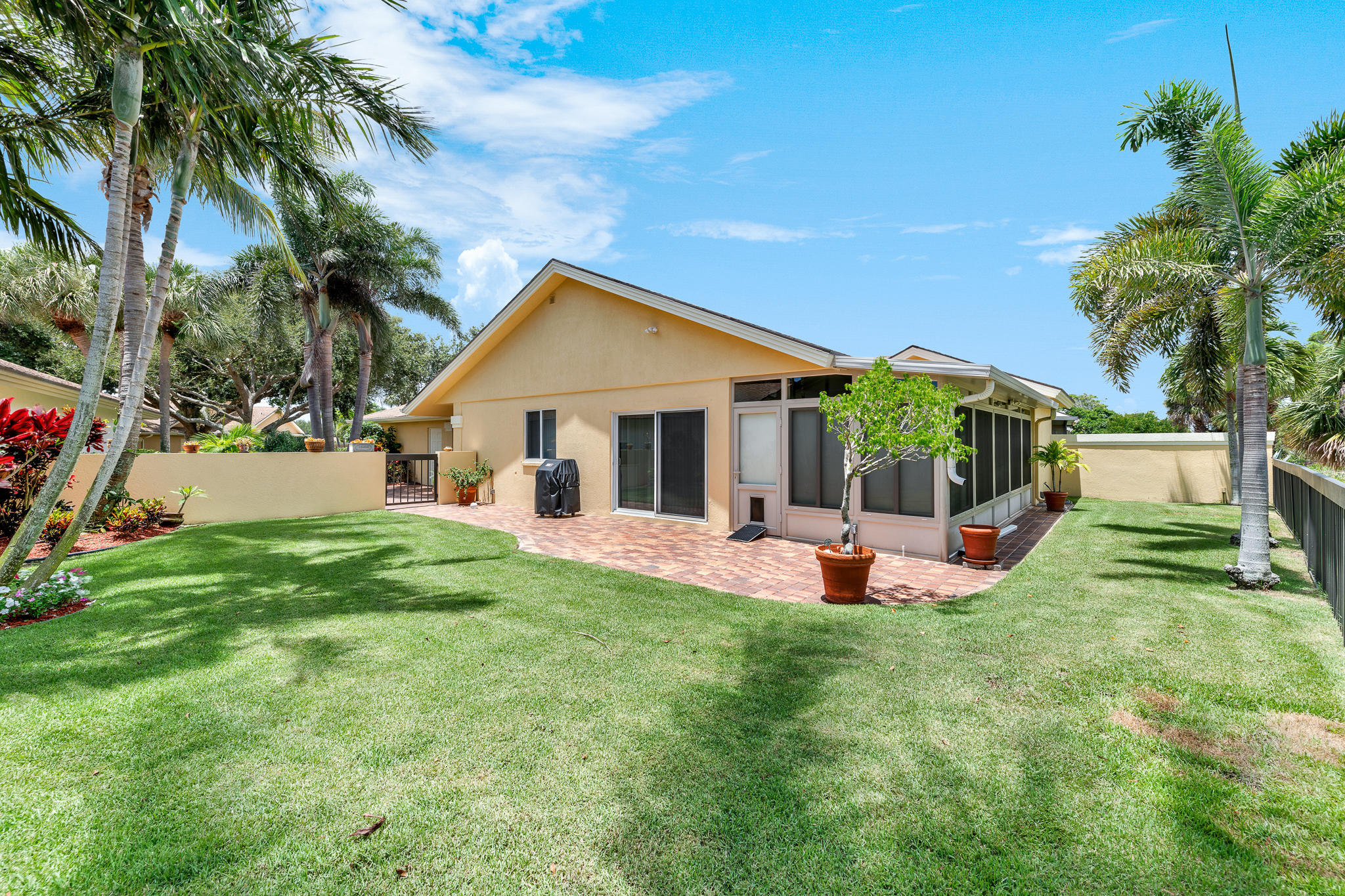 323 Ridge Road Jupiter, FL 33477 - Photo 23 of 44 Back Yard