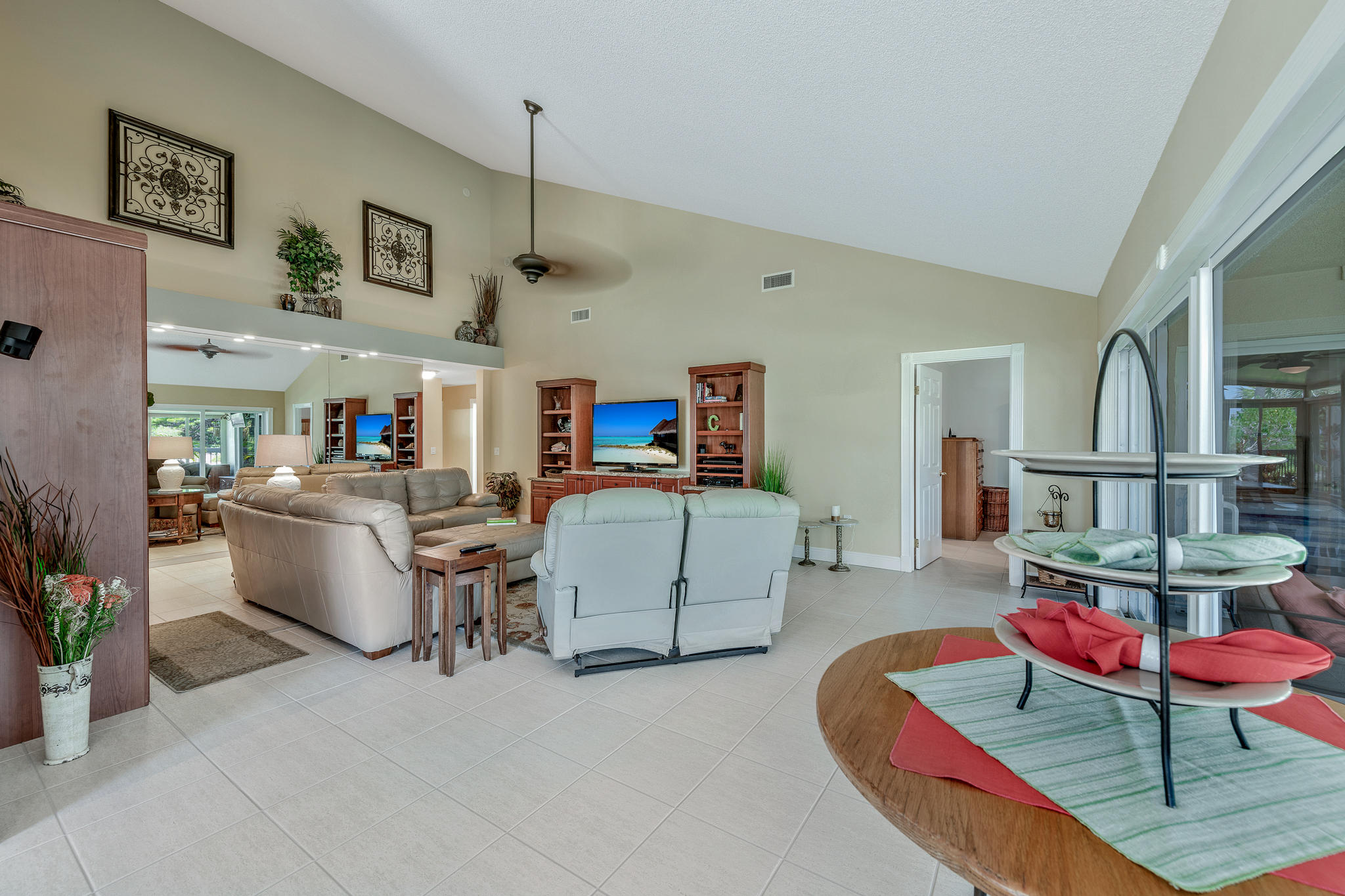 323 Ridge Road Jupiter, FL 33477 - Photo 5 of 44 Living Room